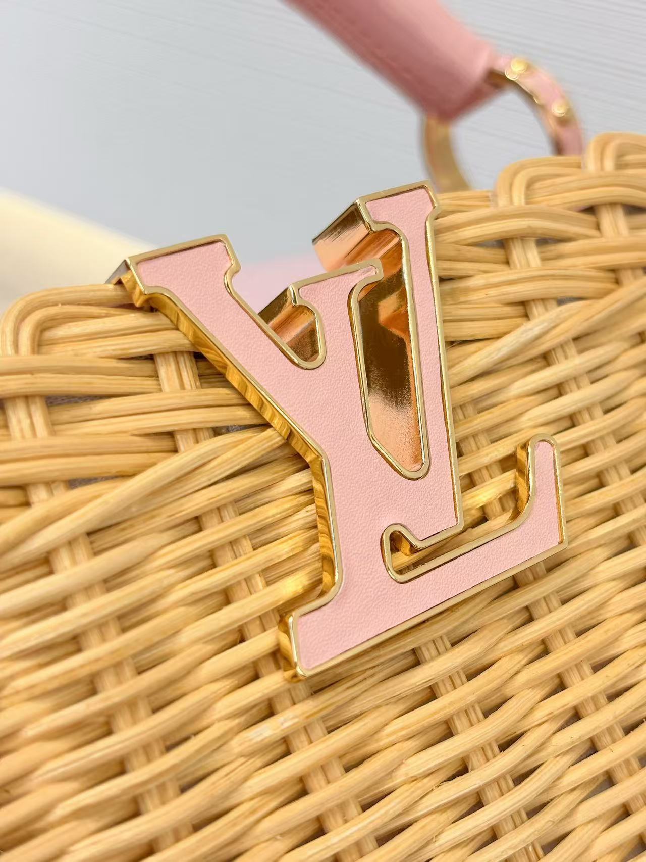 LV 26S CAPUCINES BB BAG 27 PINIC IN  CALFSKIN HARDWARE AND  PINK LOGO