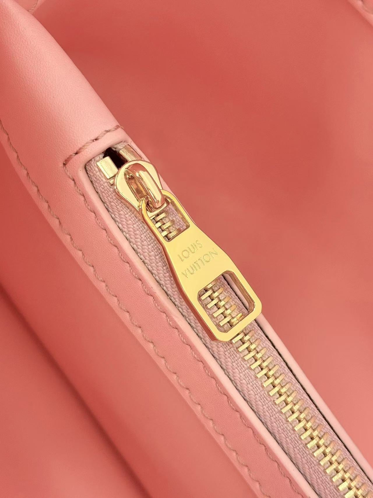 LV 26S CAPUCINES BB BAG 27 PINIC IN  CALFSKIN HARDWARE AND  PINK LOGO