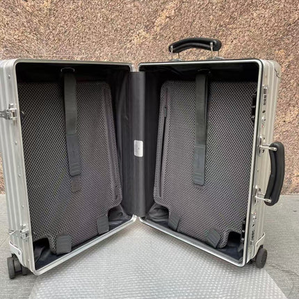 RIMOWA SUITCASE IN SILVER 08626