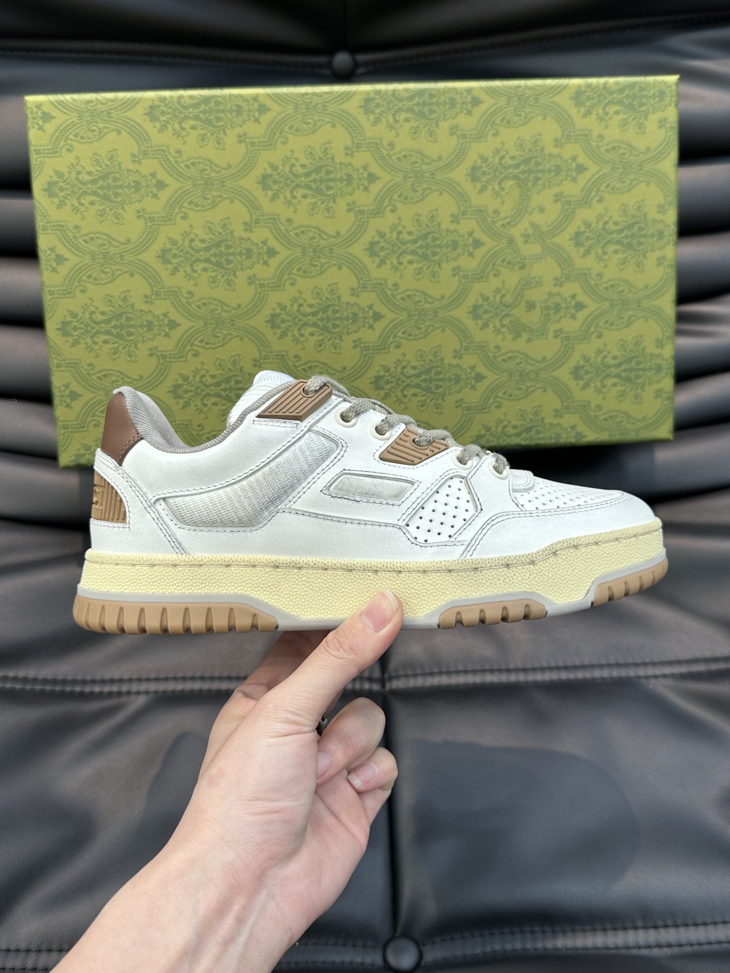 GG WHITE BROWN DISTRESSED EFFECT