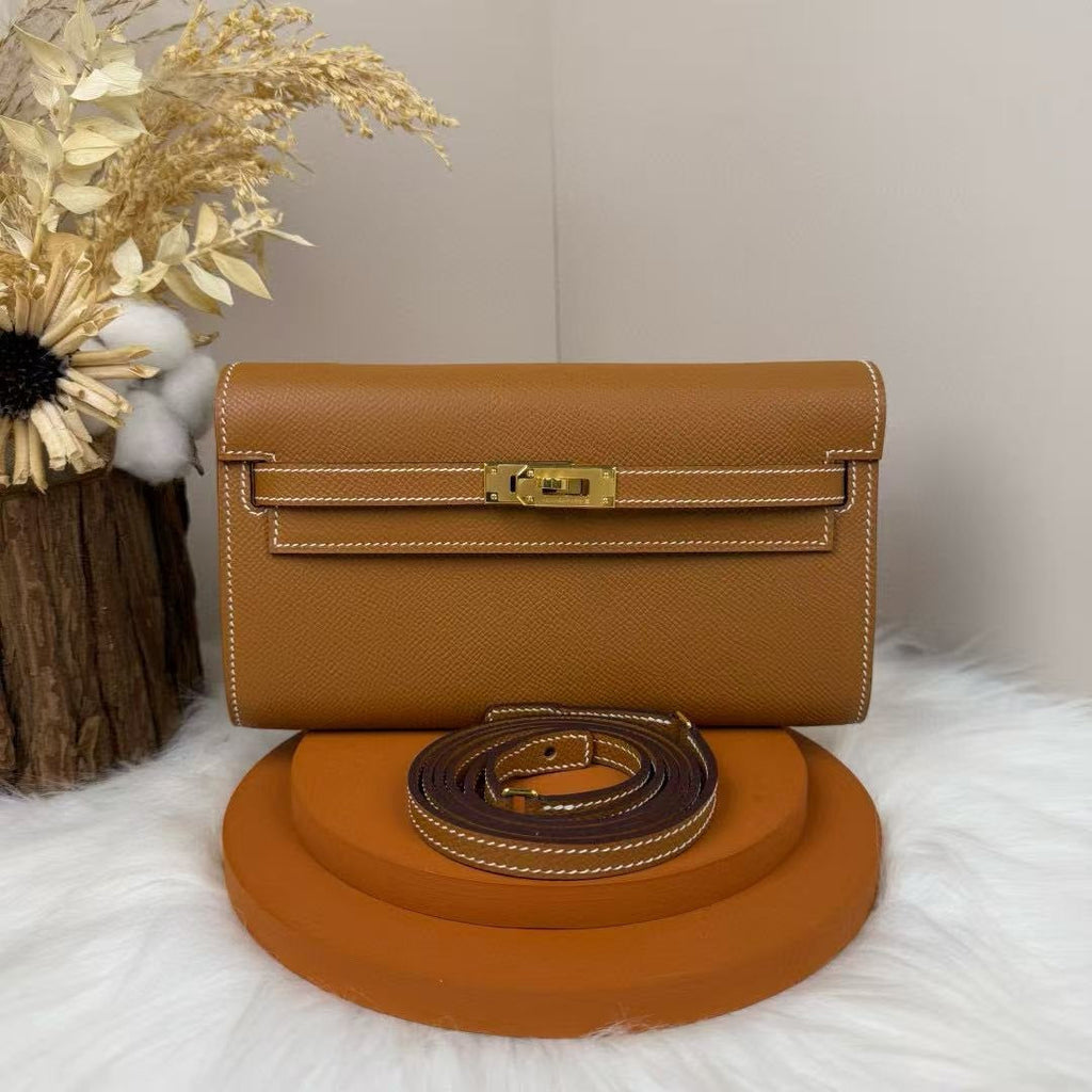 KELLY CLASSIQUE TO GO WALLET 20 IN BROWN CALFSKIN GOLD HARDWARE