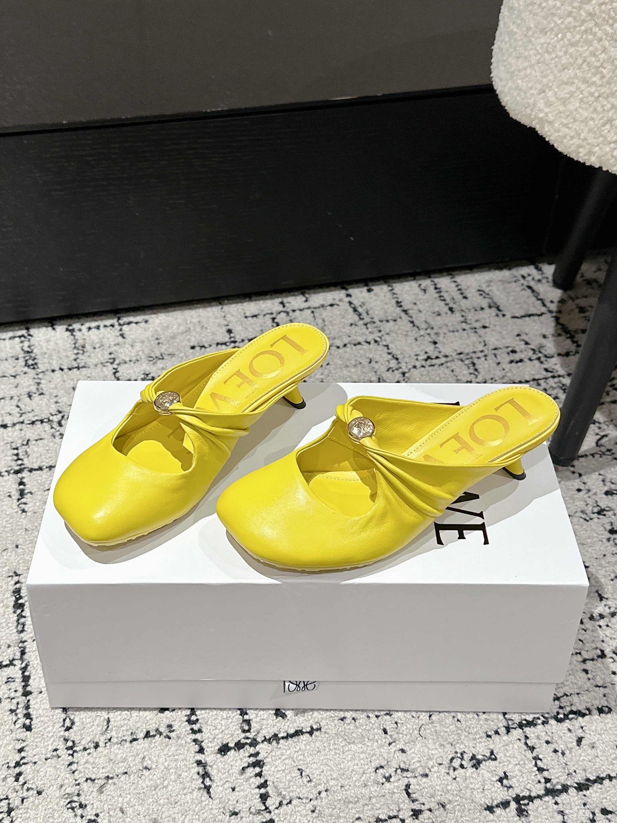 CHLOÉ 26S HIGH-HEELED MULES IN YELLOW CALFSKIN