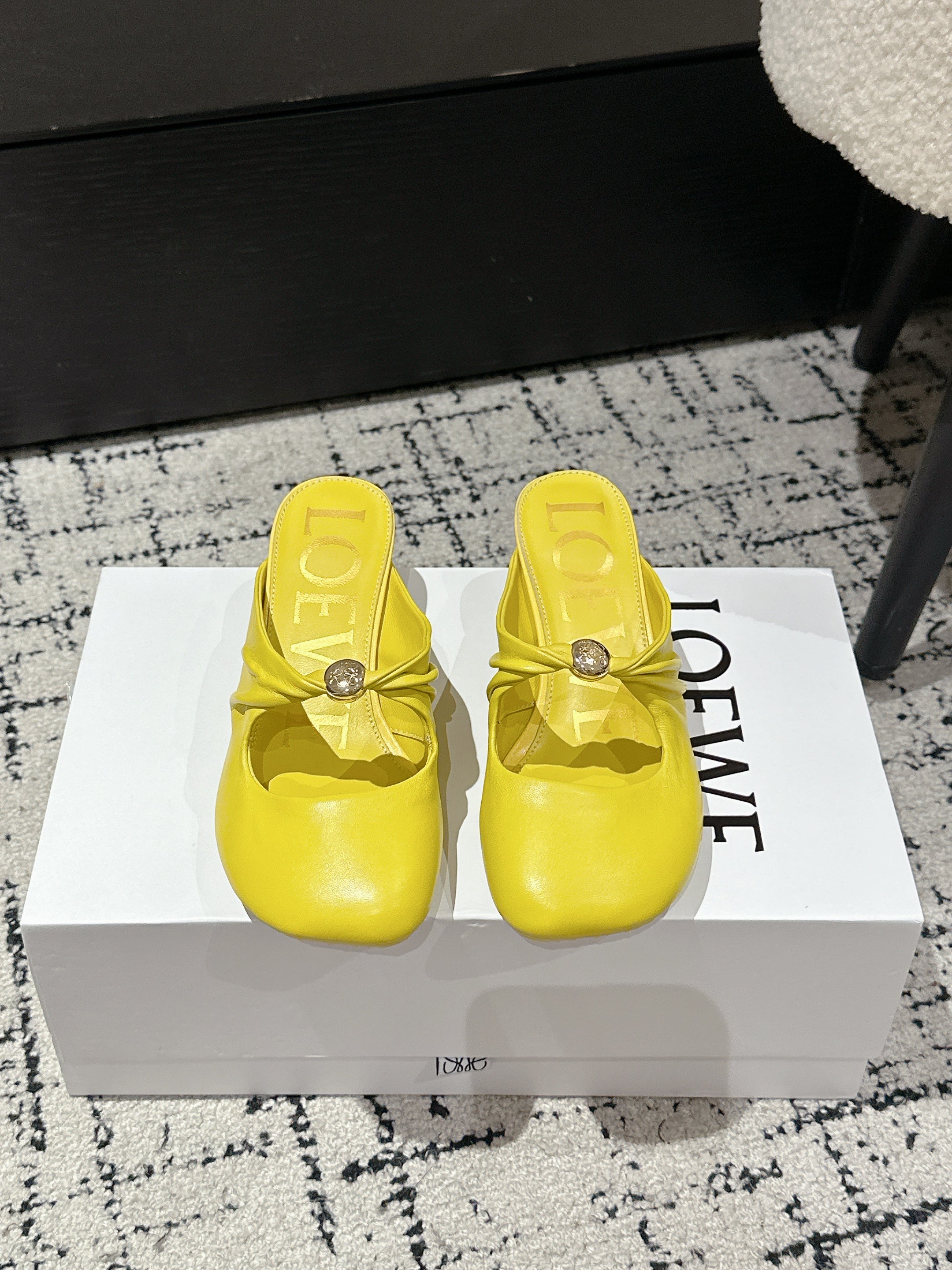 CHLOÉ 26S HIGH-HEELED MULES IN YELLOW CALFSKIN