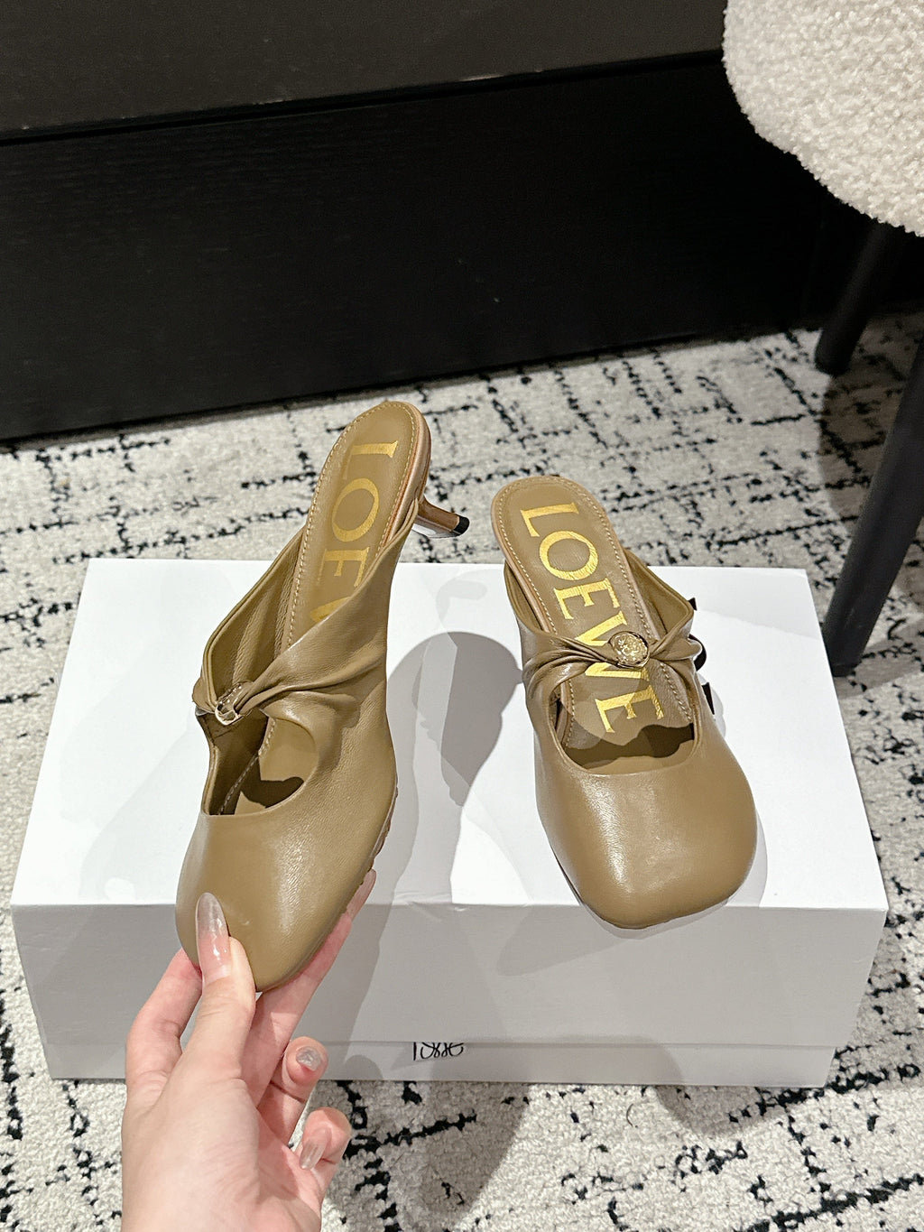 CHLOÉ 26S HIGH-HEELED MULES IN CAMEL BROWN CALFSKIN