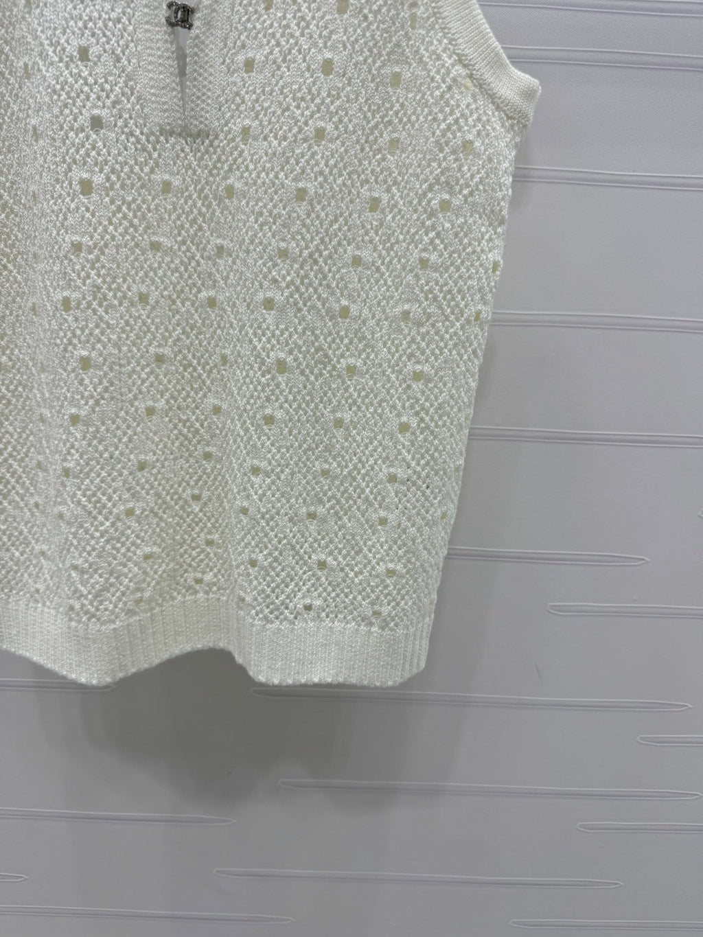 CHANEL SLEEVELESS OPEN-KNIT VEST 274858