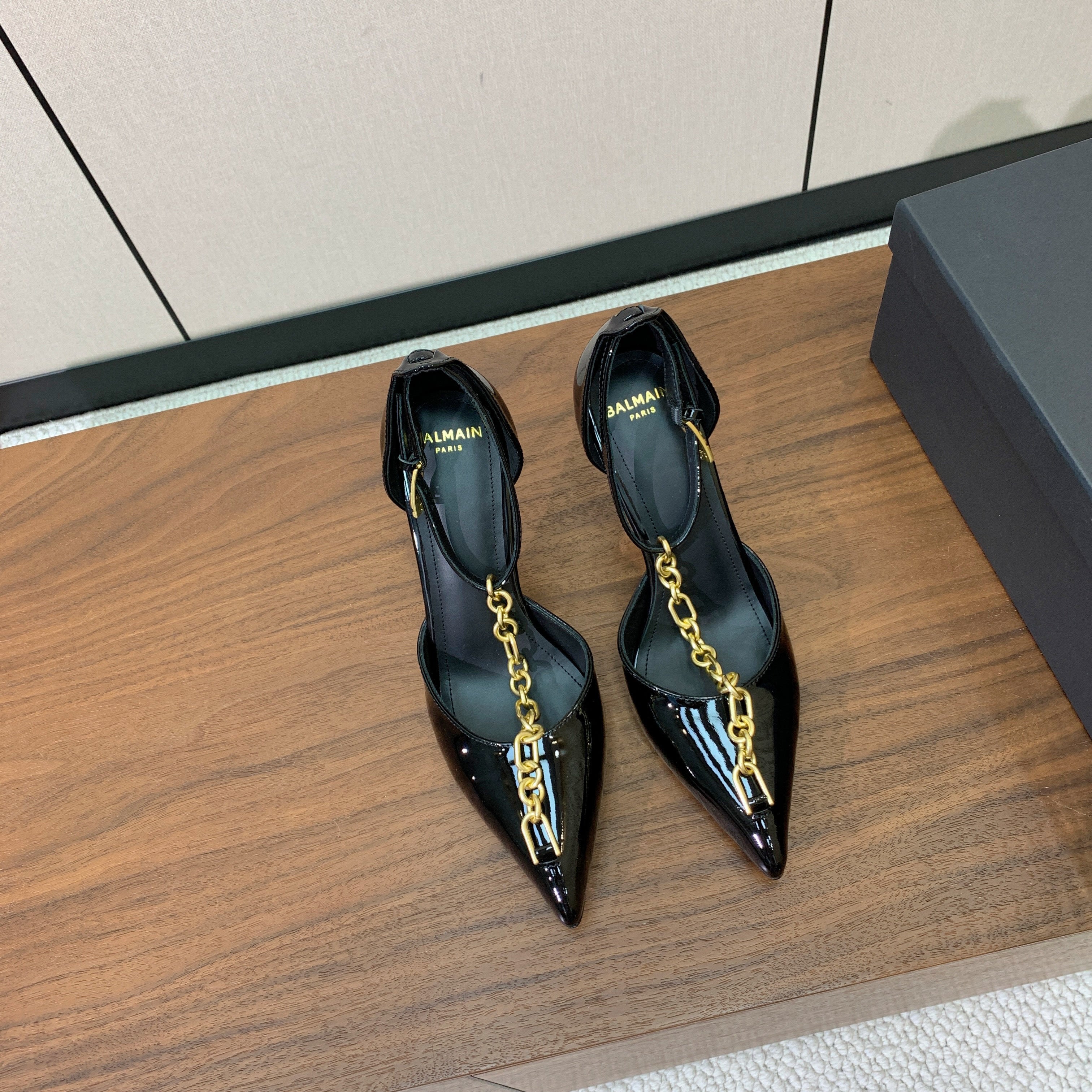 BALMAIN 26S CHAIN HIGH HEELS 95 MM IN BLACK PATENT CALFSKIN
