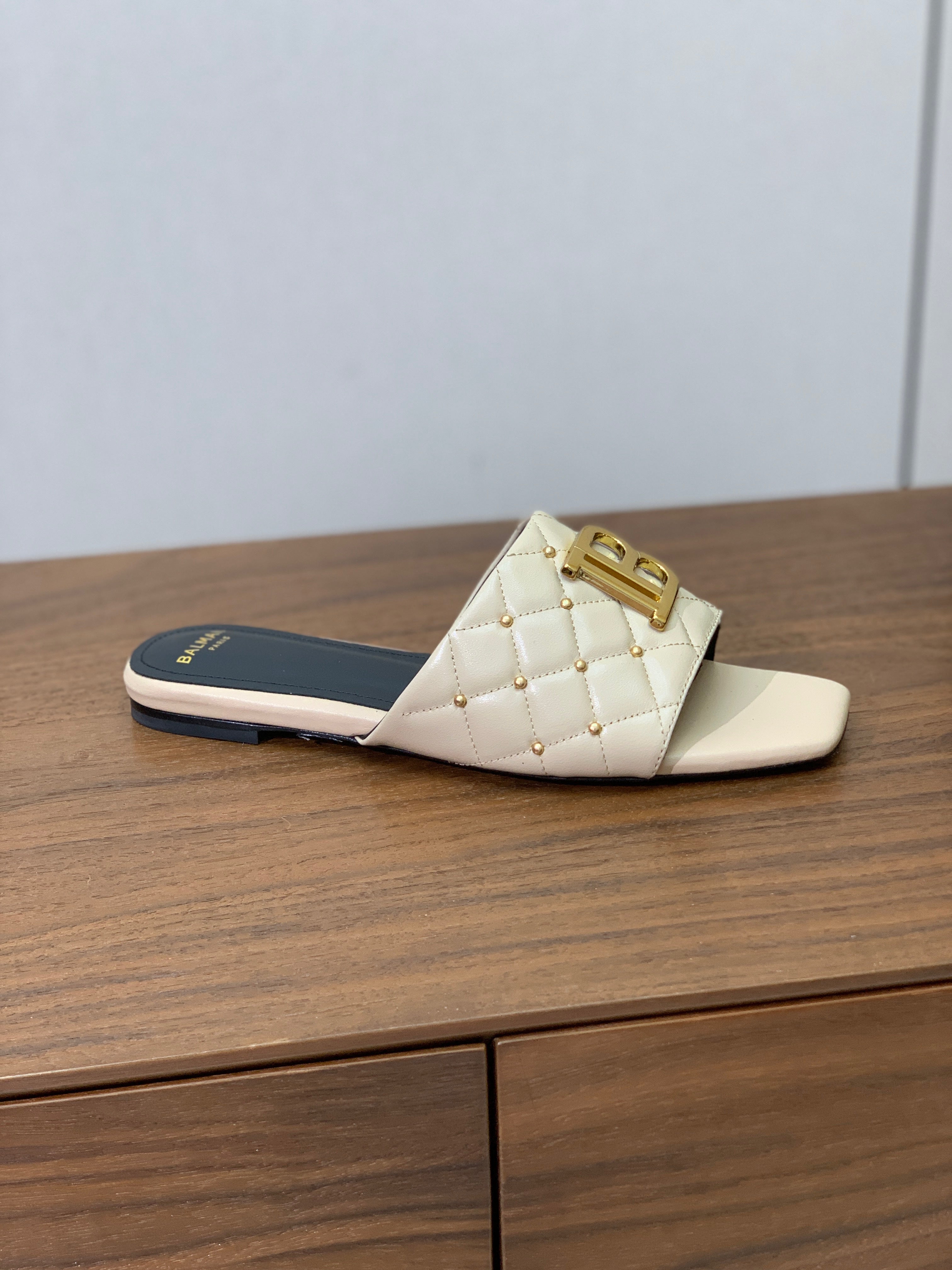 BALMAIN 26S QUILTED MULES IN BEIGE CALFSKIN