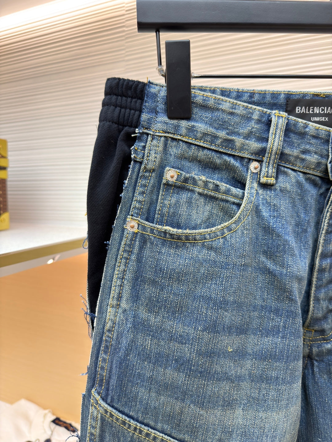 BALENCIAGA 26S DISTRESSED JEANS 015