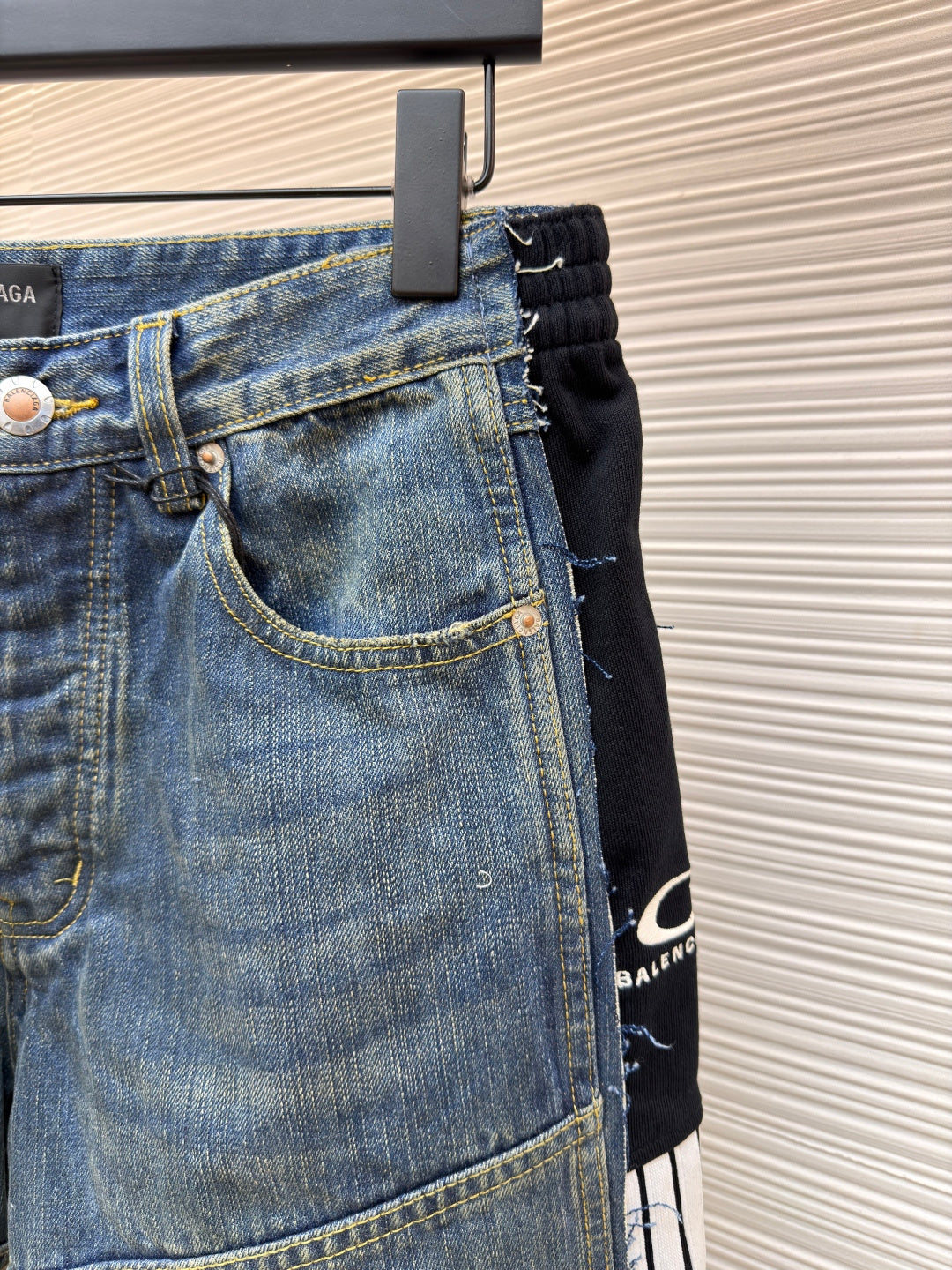 BALENCIAGA 26S DISTRESSED JEANS 015