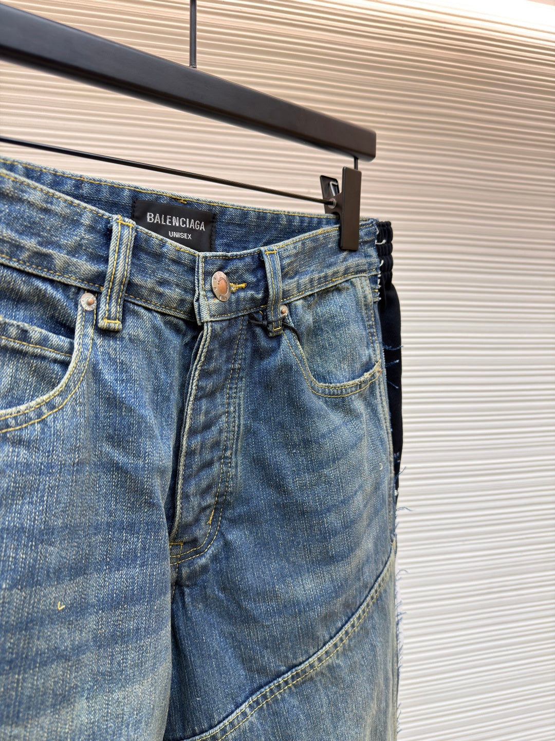 BALENCIAGA 26S DISTRESSED JEANS 015