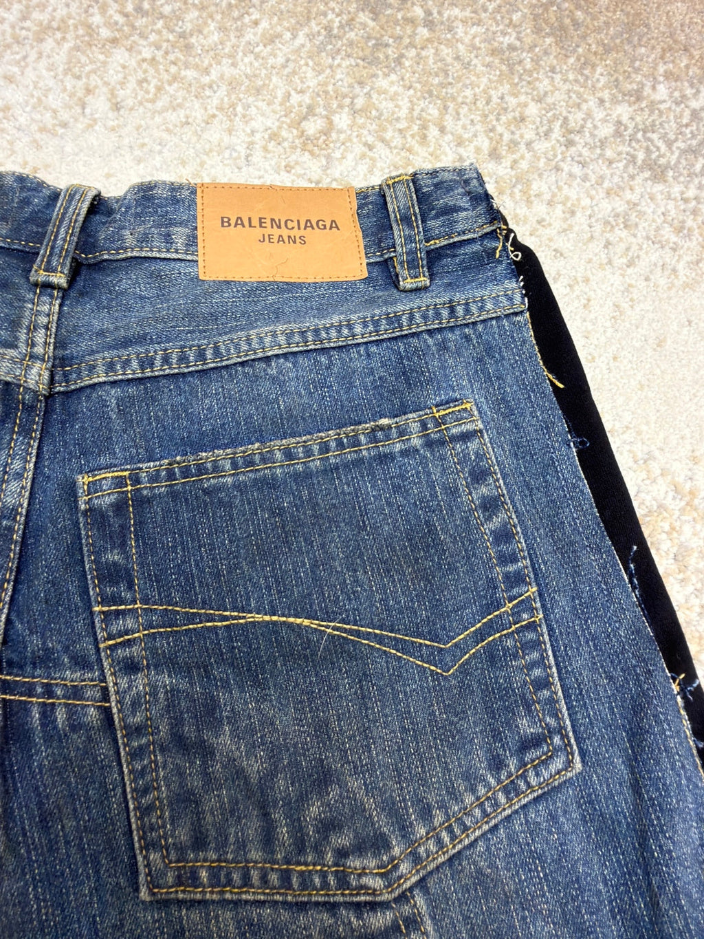 BALENCIAGA 26S DISTRESSED JEANS 015