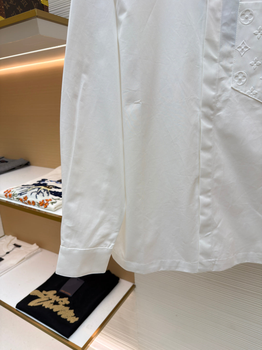 LV 26S SHIRT STYLE 242