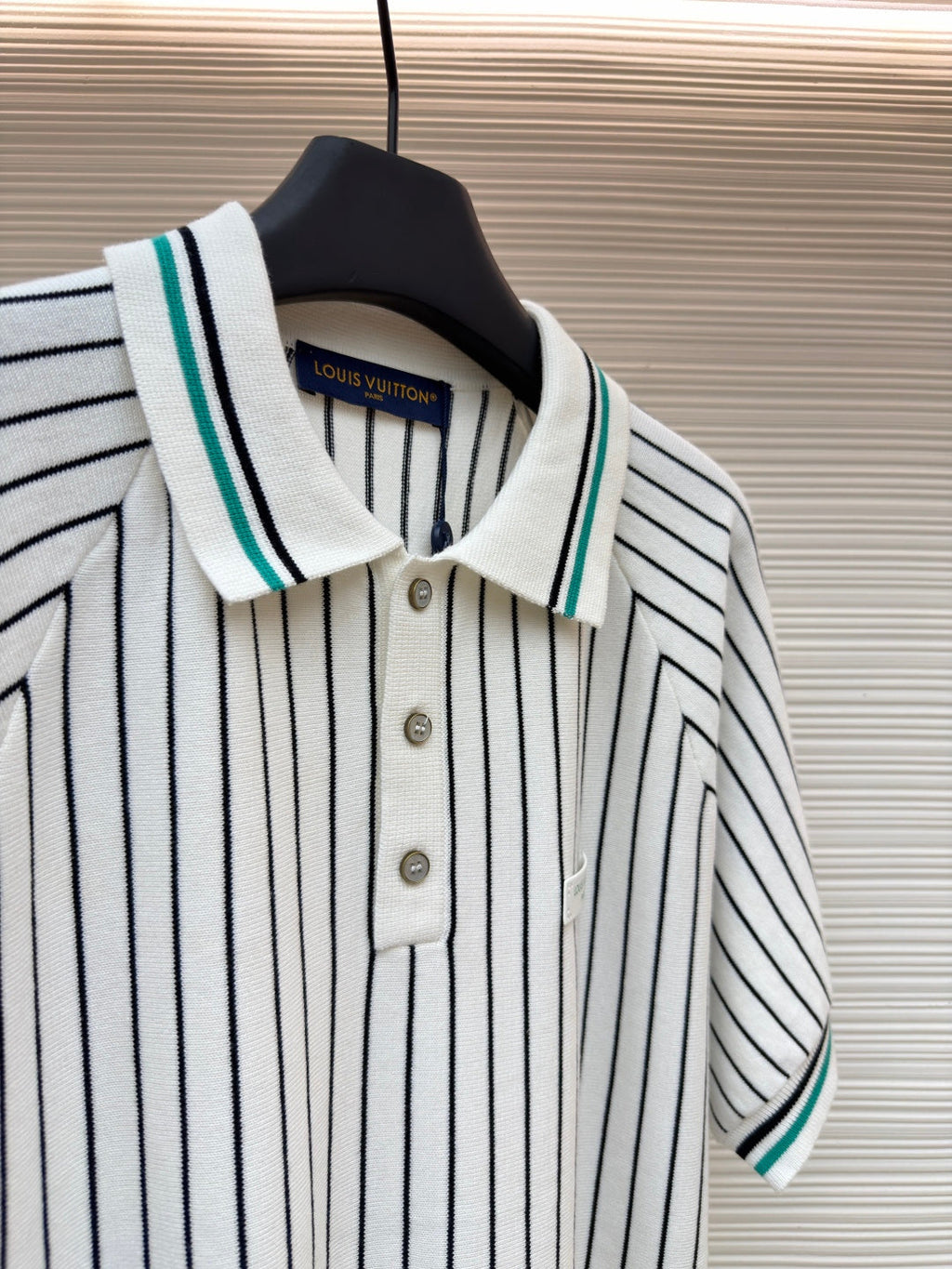 LV 26S SHORT-SLEEVED KNIT POLO SHIRT STYLE 205