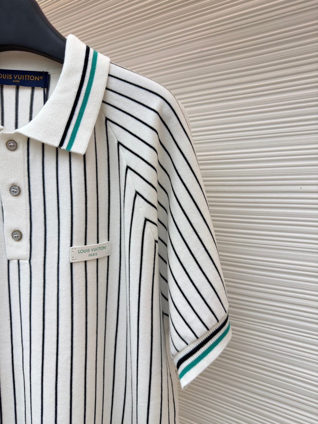 LV 26S SHORT-SLEEVED KNIT POLO SHIRT STYLE 205