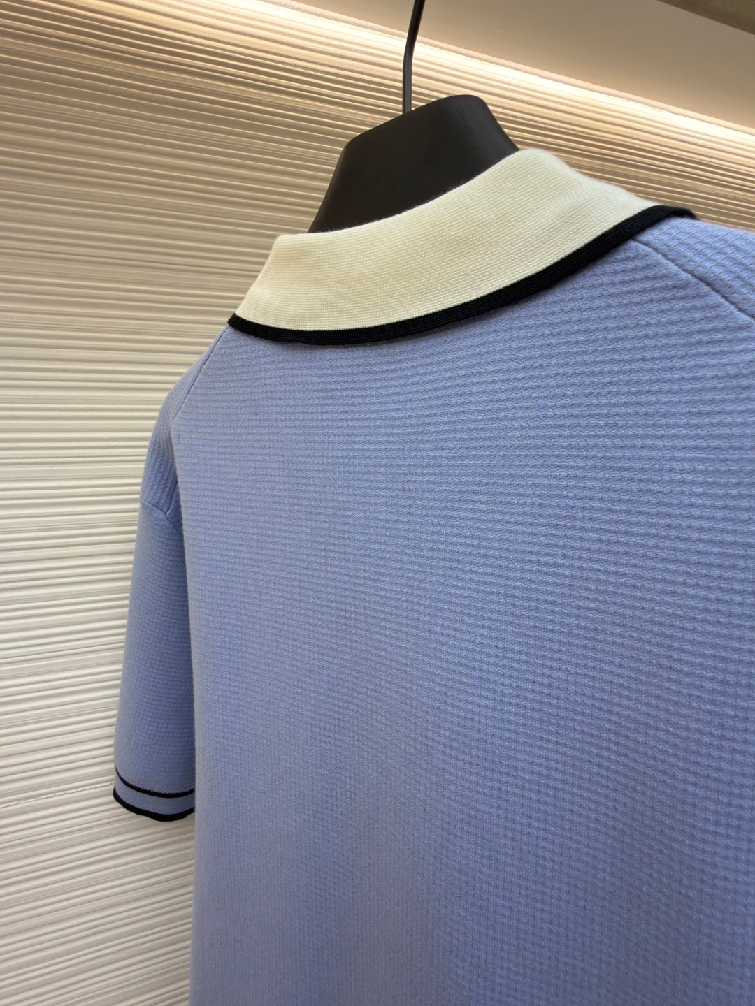 LV 26S SHORT-SLEEVED KNIT POLO SHIRT STYLE 204