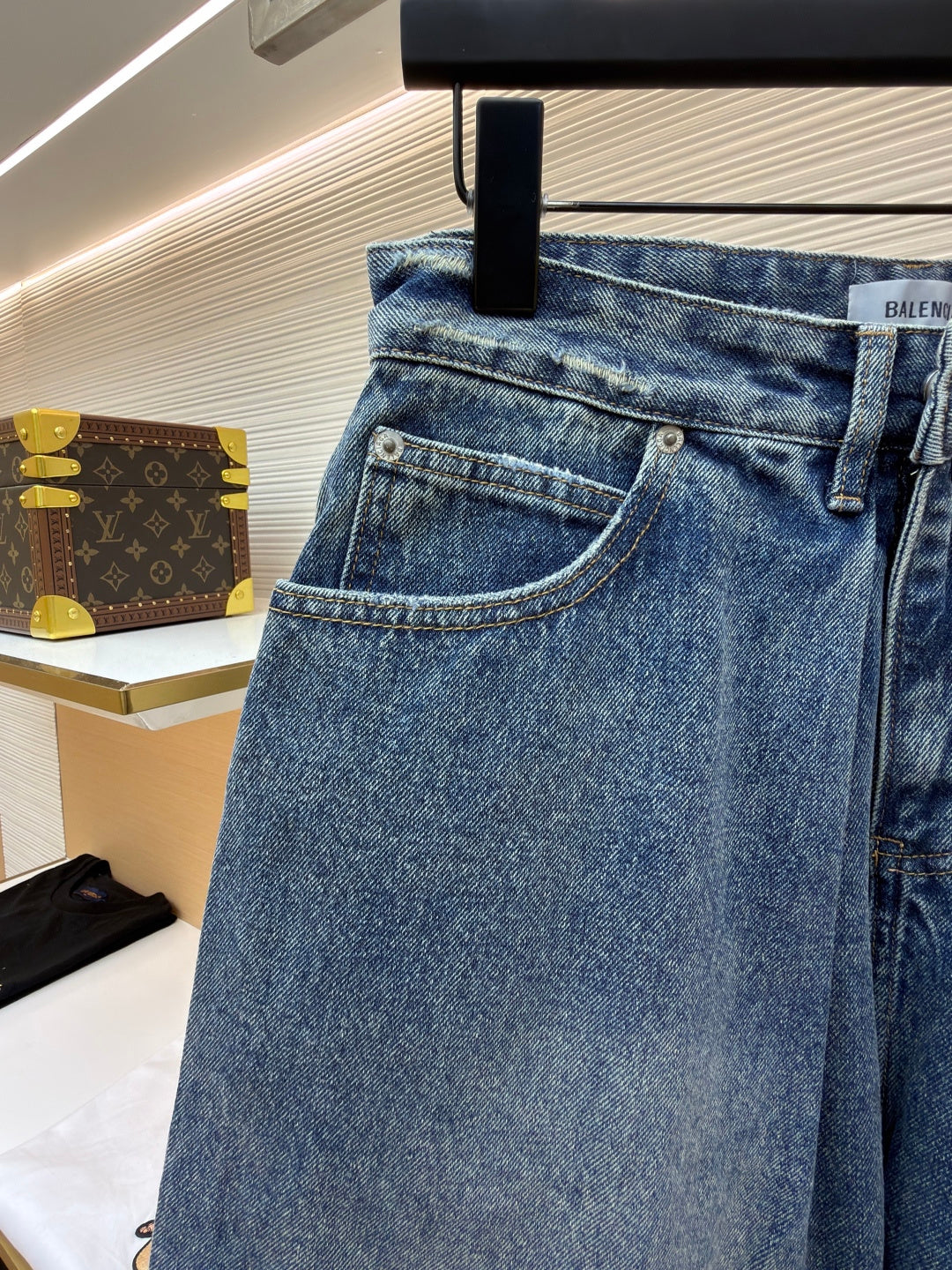 BALENCIAGA 26S DENIM SHORTS 017