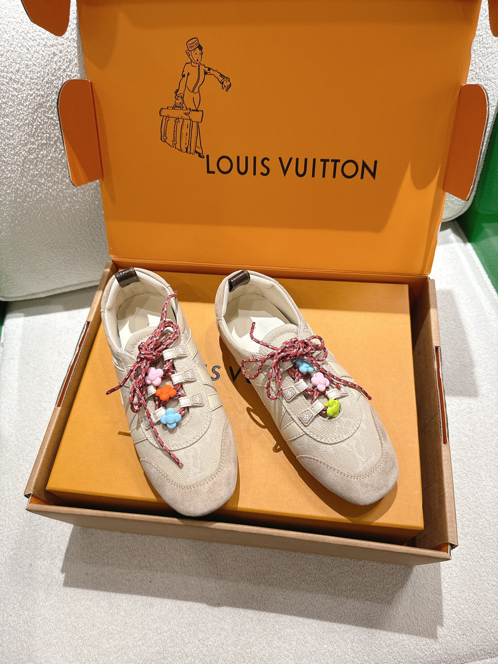 LV 26S SNEAKERS IN BEIGE DENIM AND SUEDE WITH FLOWER CHARM