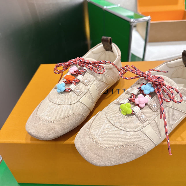 LV 26S SNEAKERS IN BEIGE DENIM AND SUEDE WITH FLOWER CHARM
