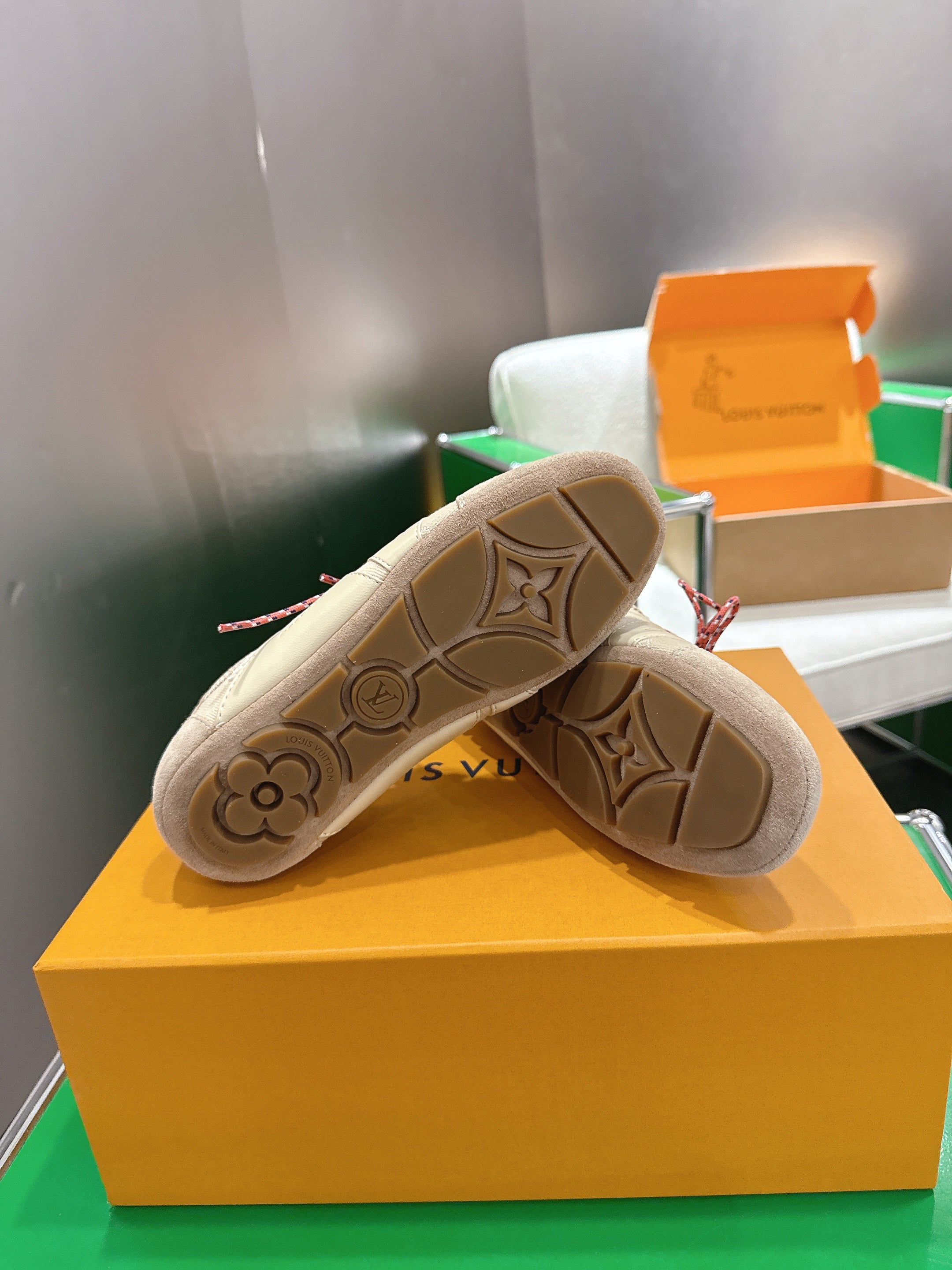LV 26S SNEAKERS IN BEIGE DENIM AND SUEDE WITH FLOWER CHARM