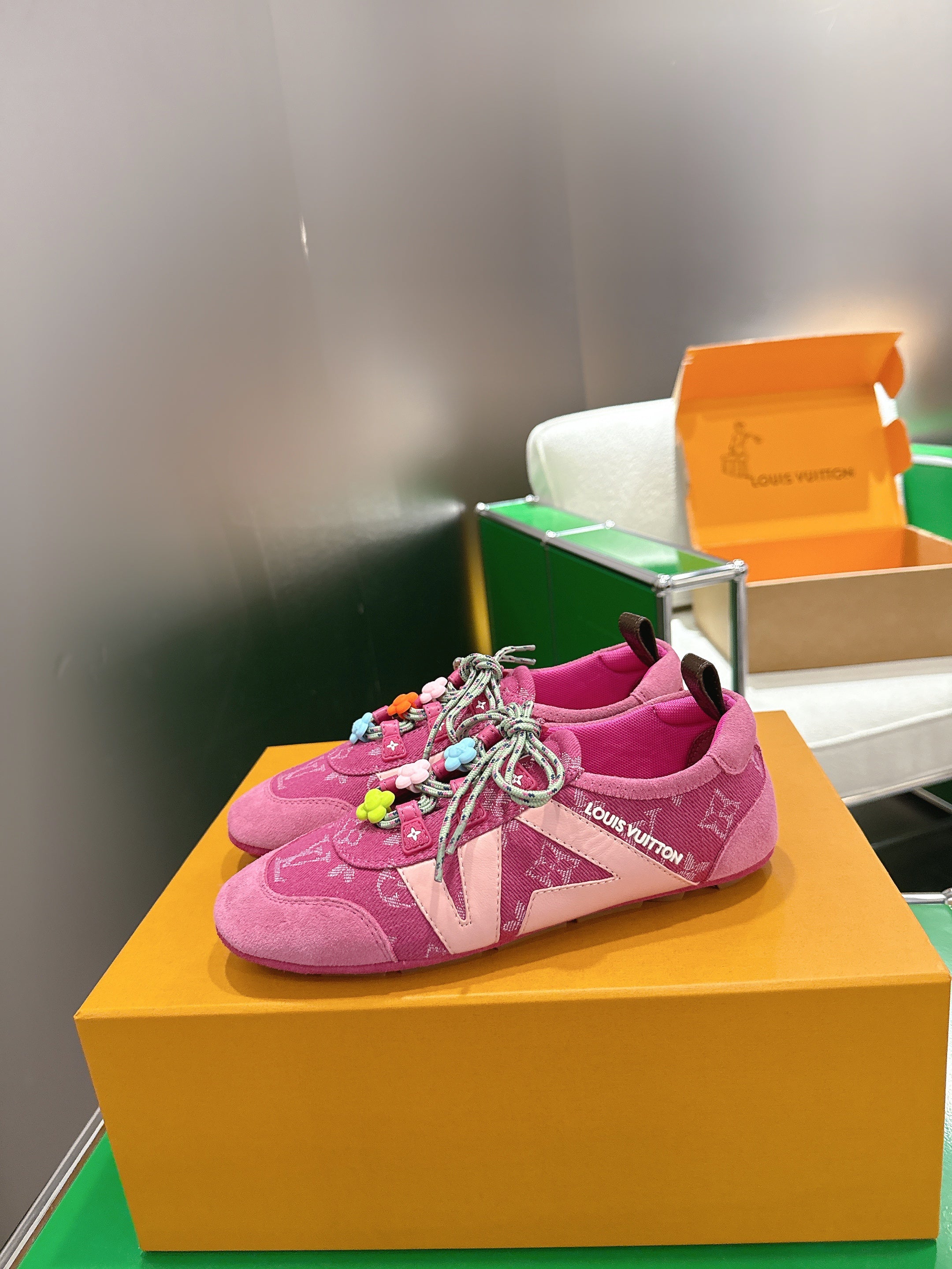 LV 26S SNEAKERS IN DARK PINK DENIM AND SUEDE WITH FLOWER CHARM
