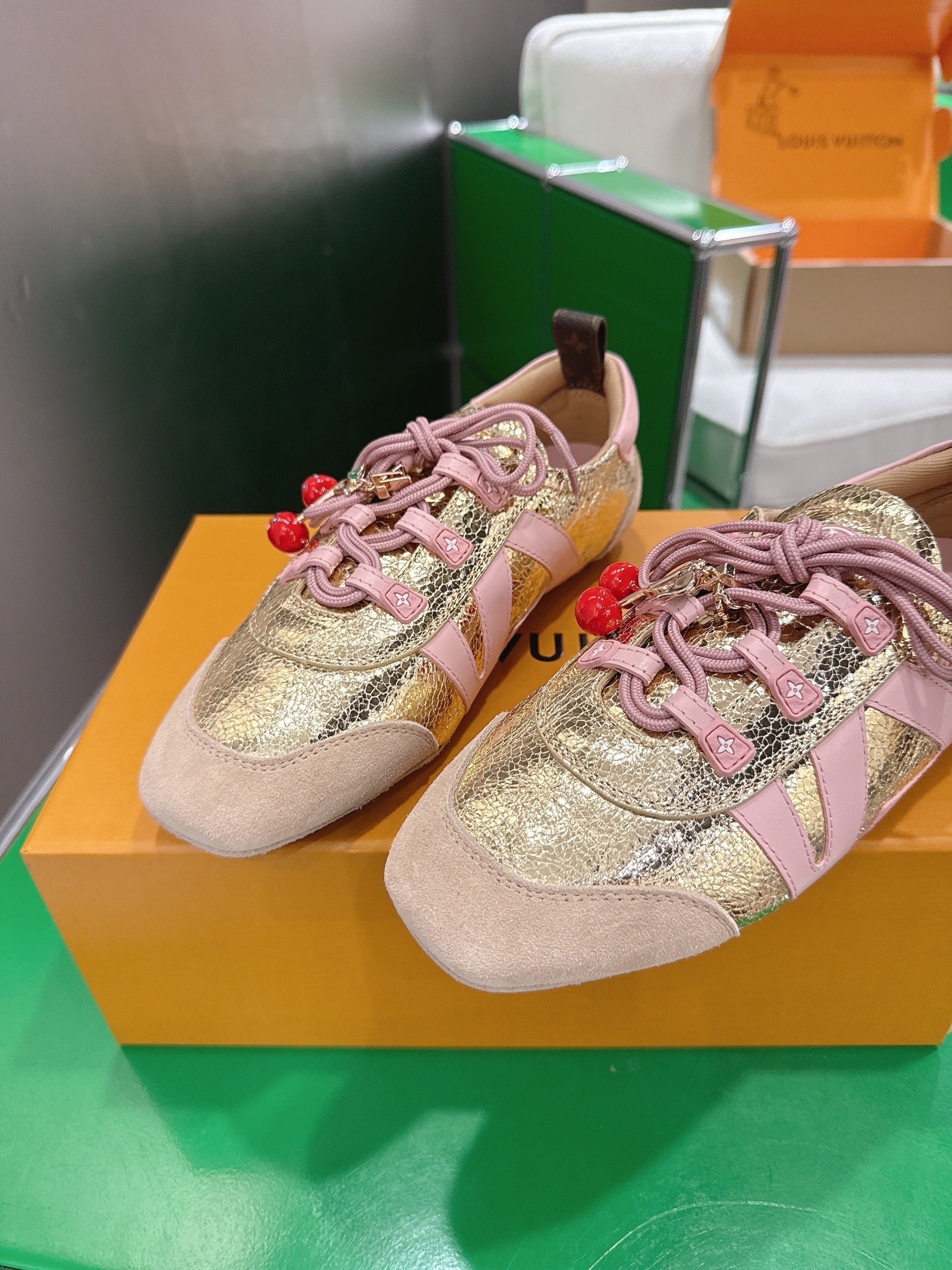LV 26S SNEAKERS IN LIGHT PINK SUEDE AND GOLD LAMBSKIN WITH CHERRY CHARM