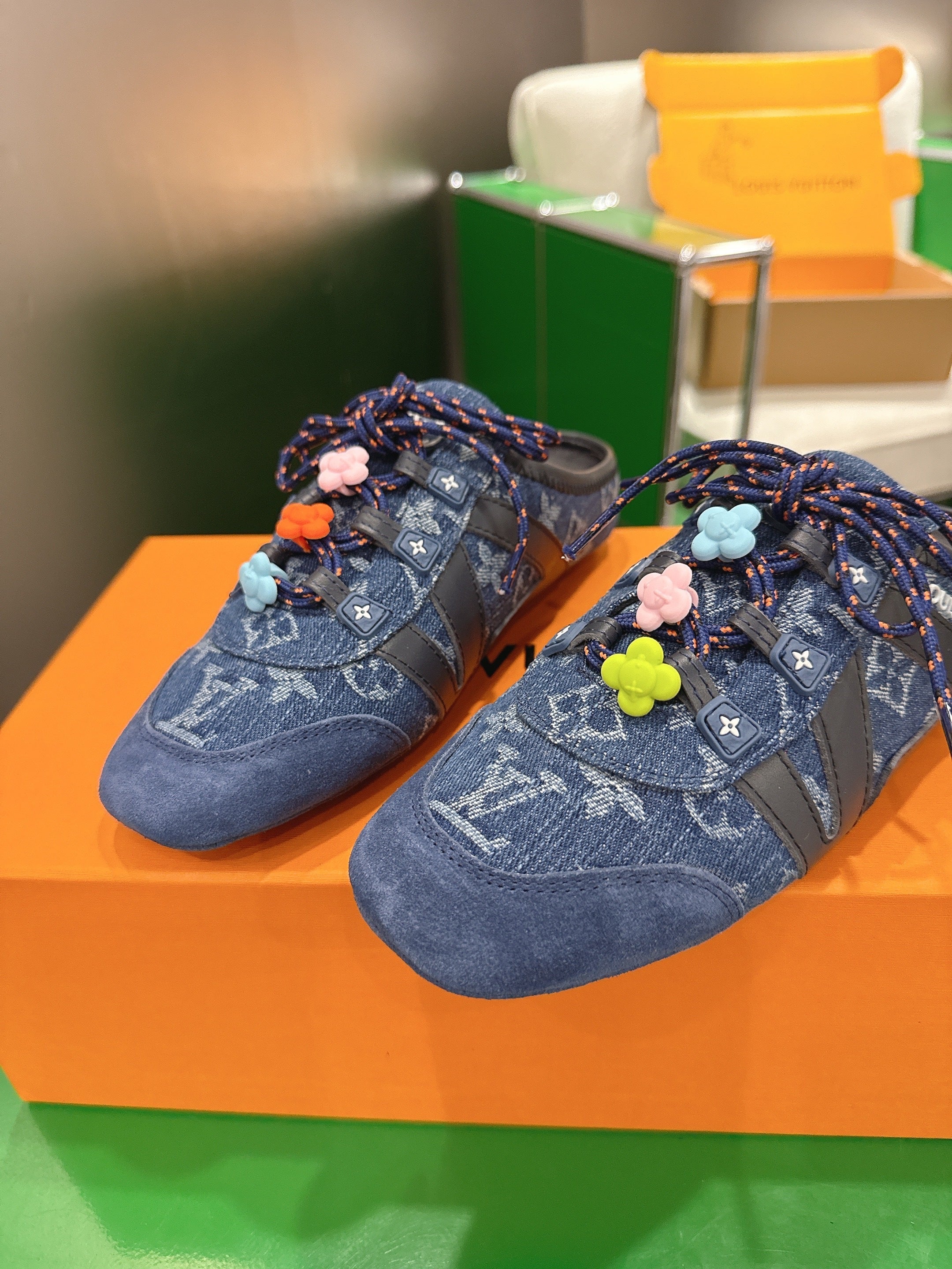 LV 26S MULE SNEAKERS IN BLUE DENIM AND SUEDE WITH FLOWER CHARM