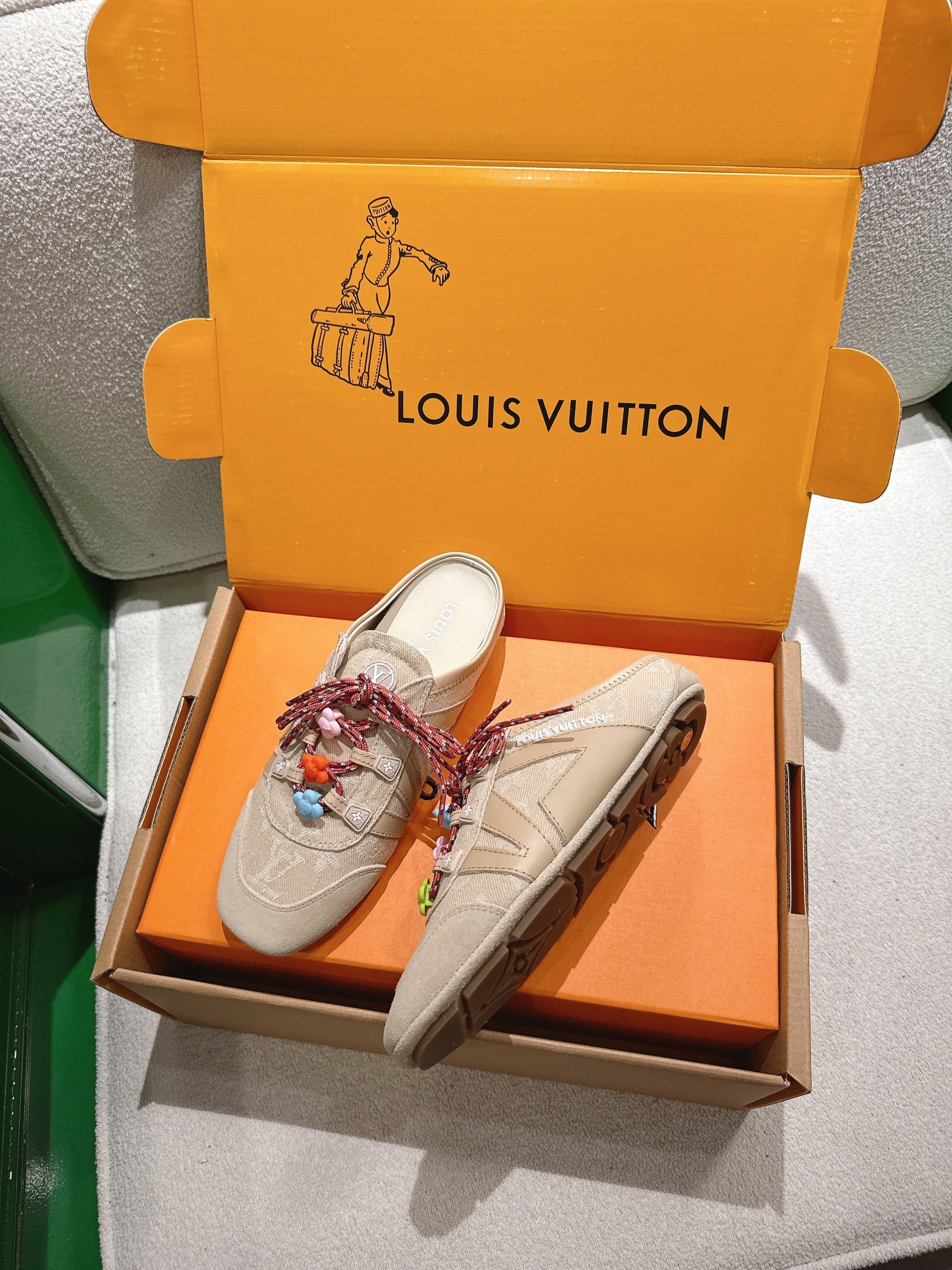 LV 26S MULE SNEAKERS IN BEIGE DENIM AND SUEDE WITH FLOWER CHARM