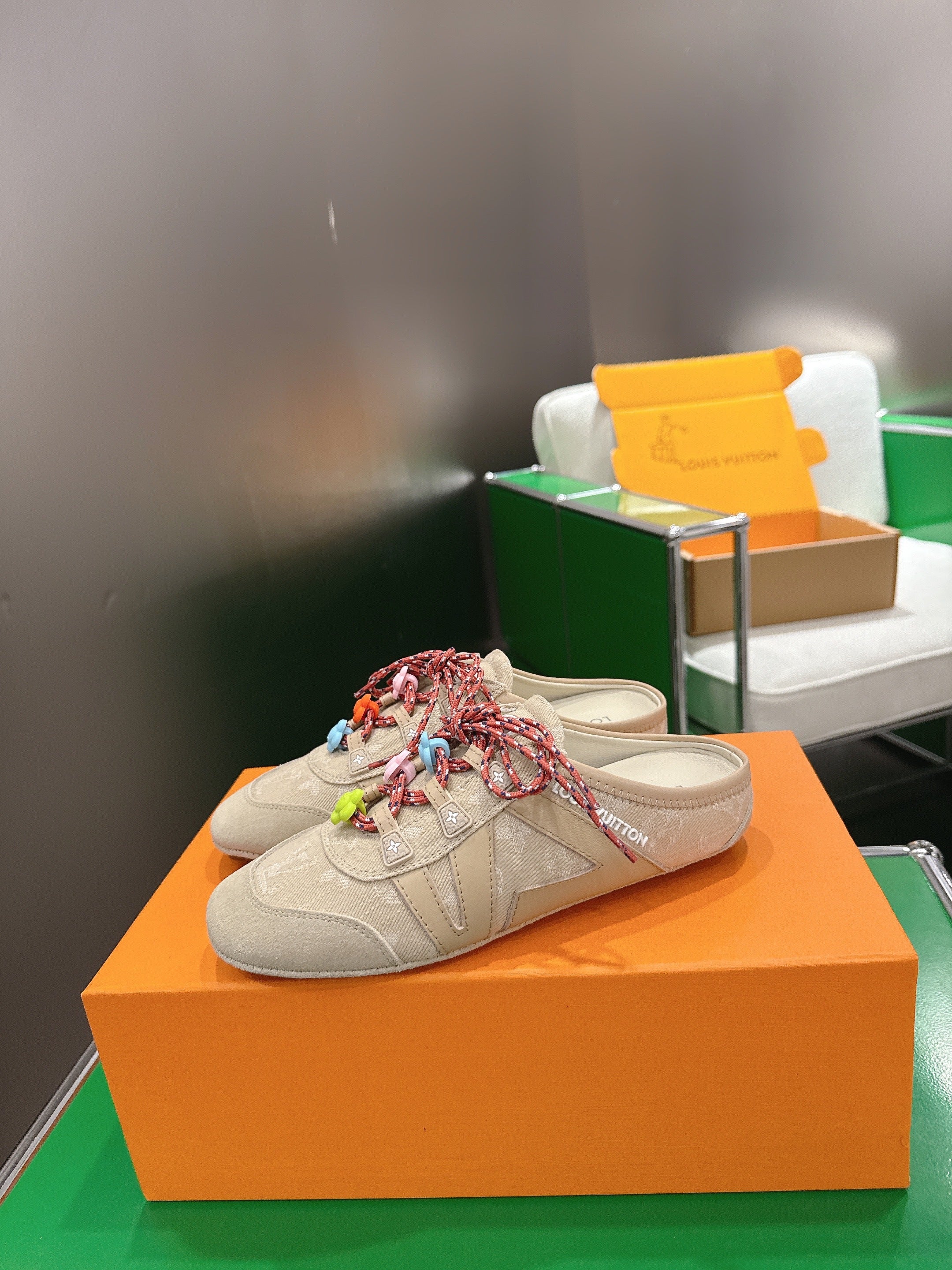 LV 26S MULE SNEAKERS IN BEIGE DENIM AND SUEDE WITH FLOWER CHARM
