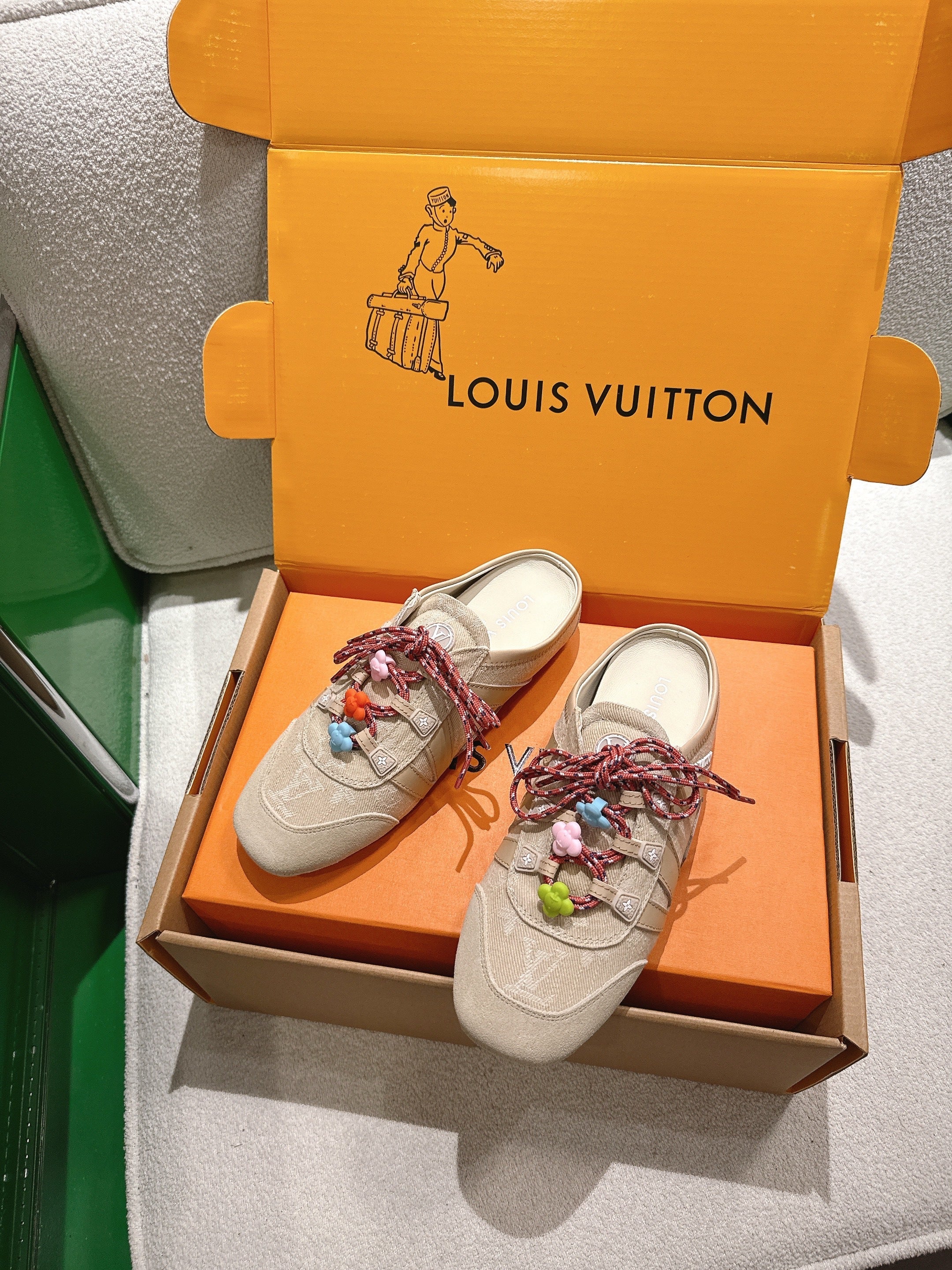 LV 26S MULE SNEAKERS IN BEIGE DENIM AND SUEDE WITH FLOWER CHARM
