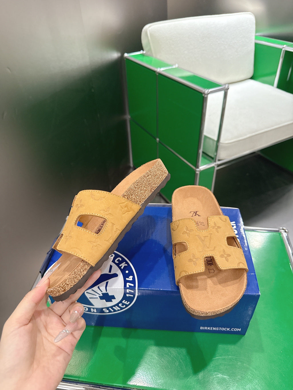 LV 26S SLIDES IN LIGHT CAMEL YELLOW SUEDE