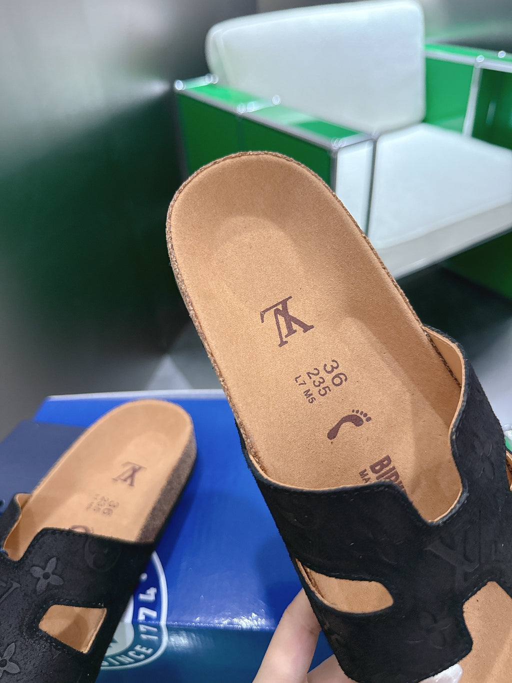 LV 26S SLIDES IN BLACK SUEDE