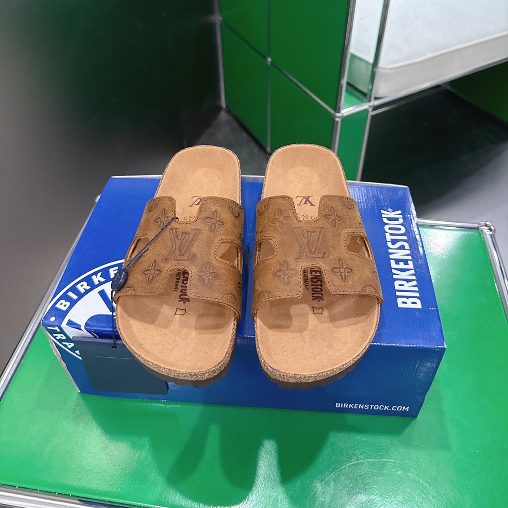 LV 26S SLIDES IN BROWN SUEDE