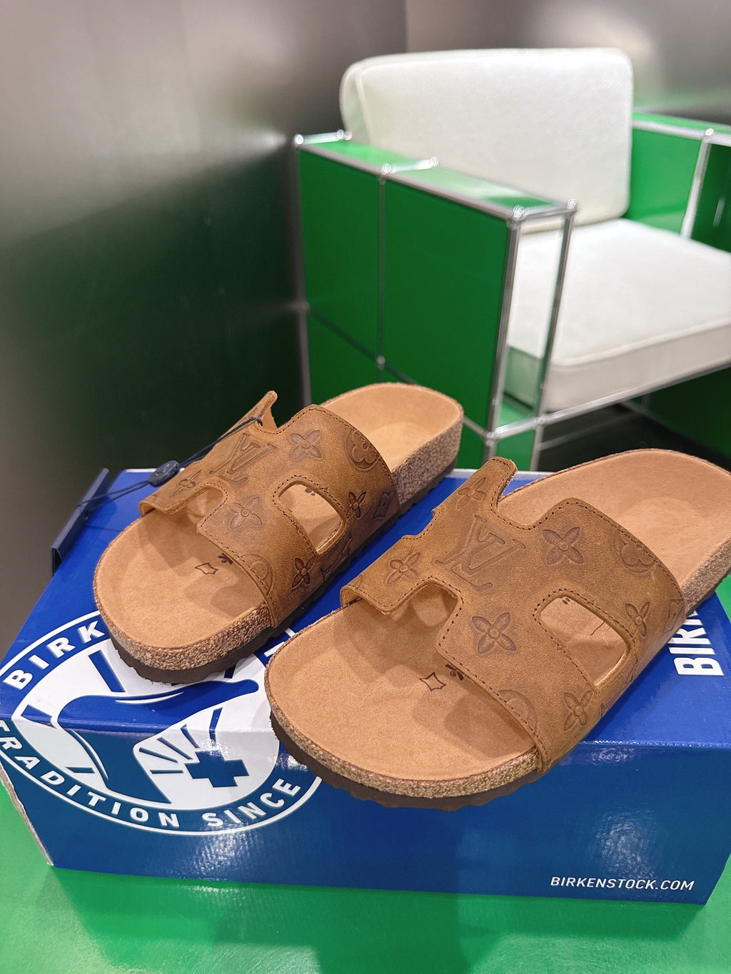 LV 26S SLIDES IN BROWN SUEDE