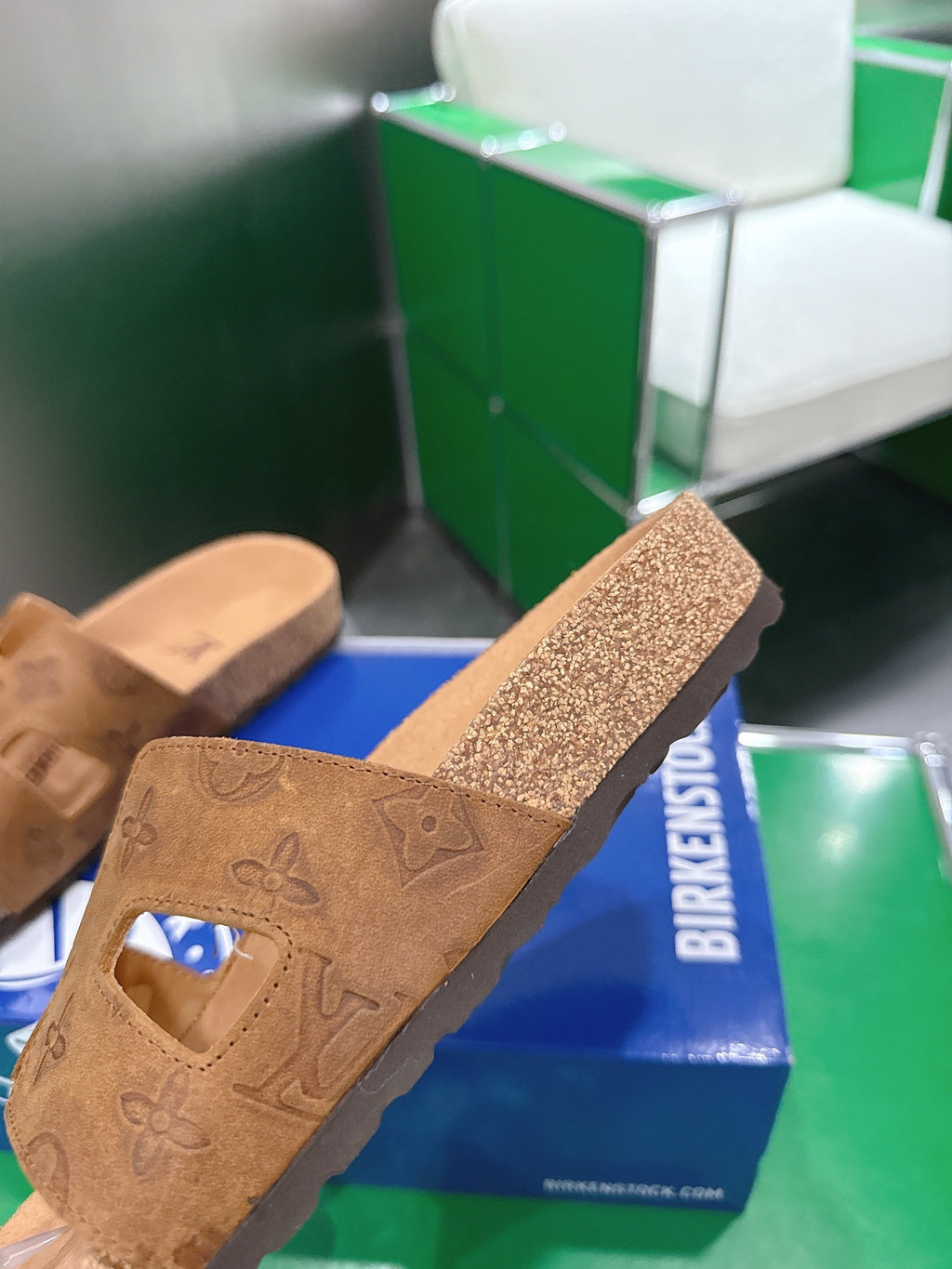LV 26S SLIDES IN BROWN SUEDE