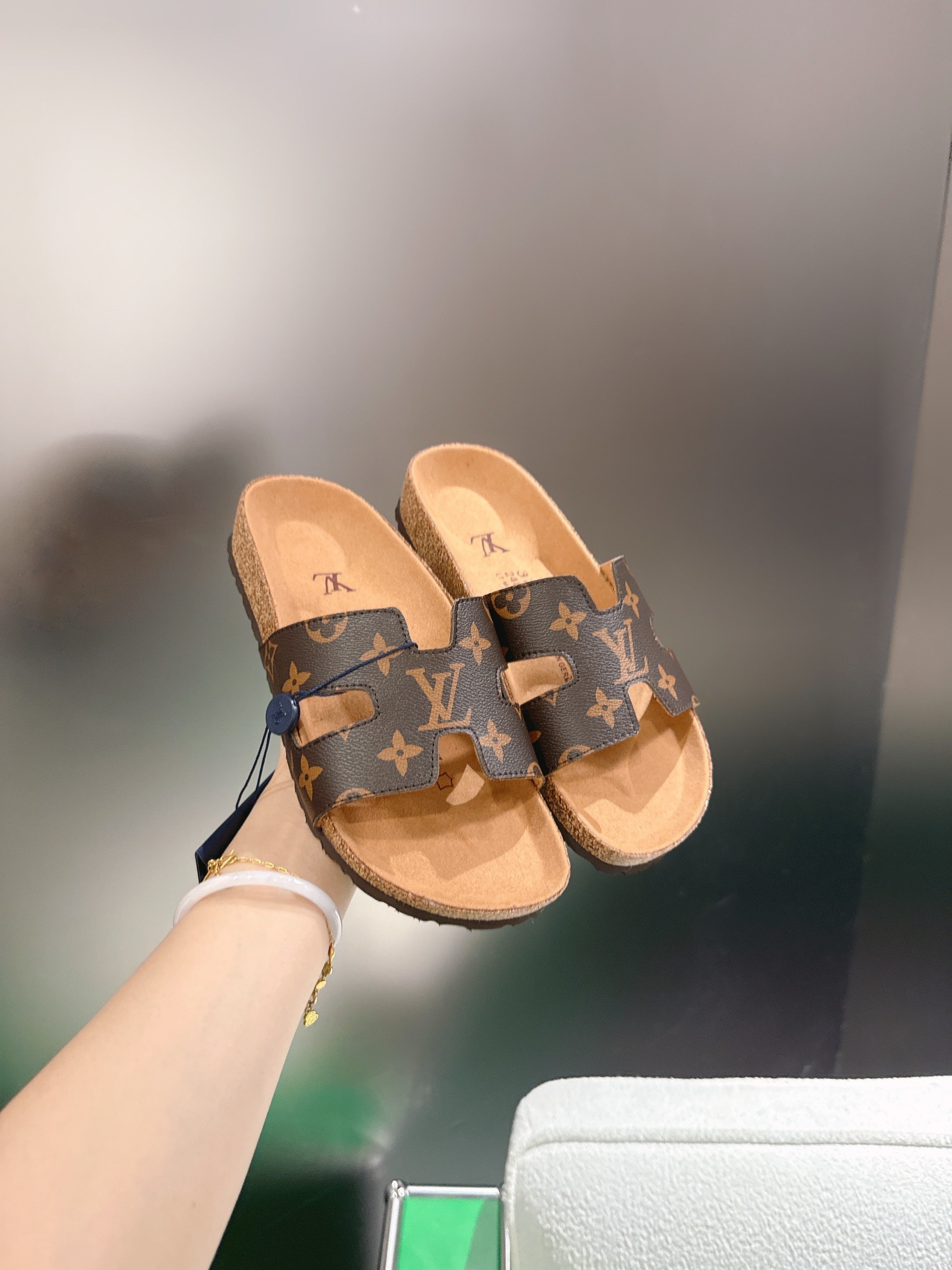 LV 26S SLIDES IN DARK BROWN COATED CANVAS