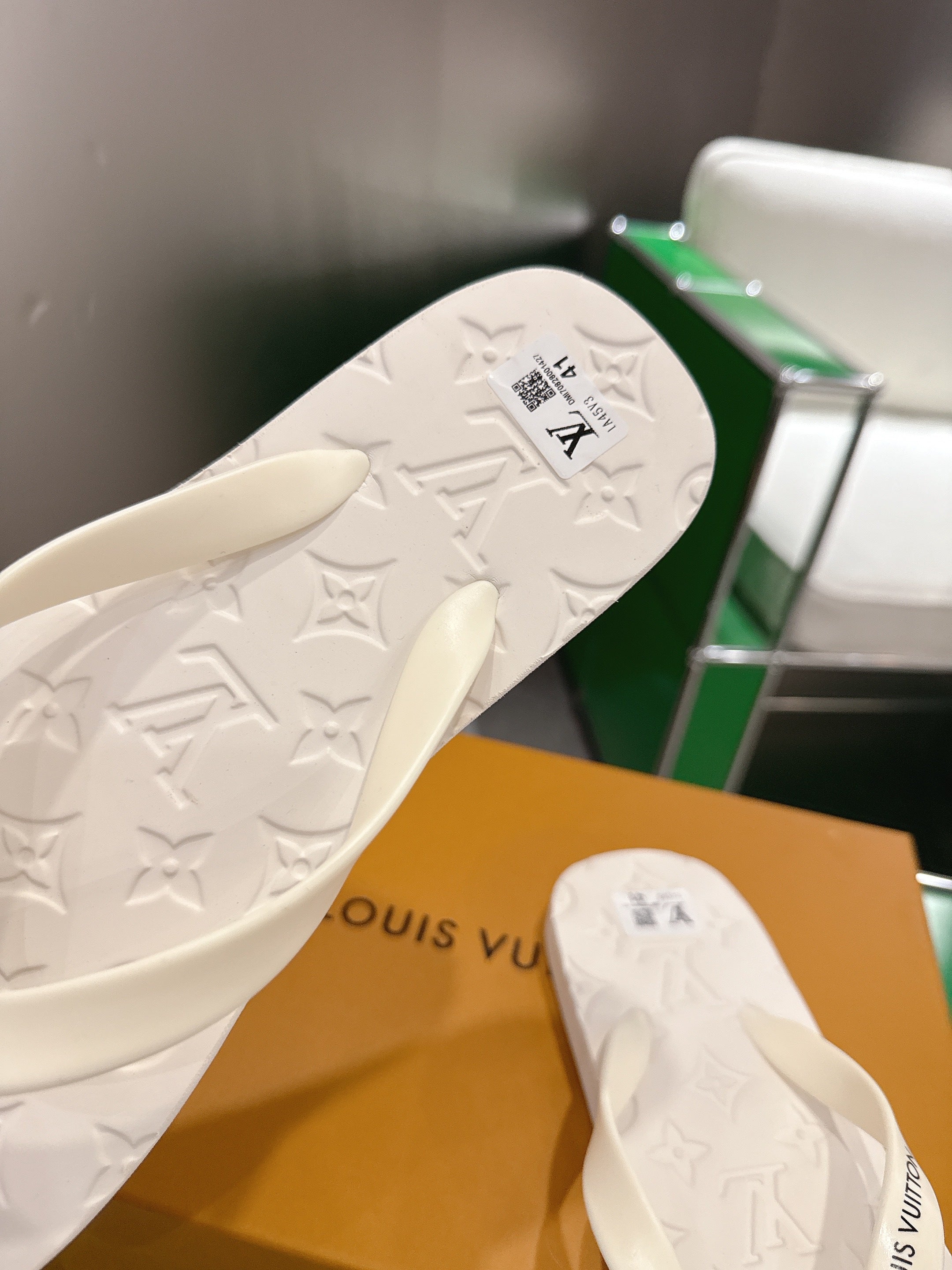 LV 26S THONG SANDALS IN WHITE EVA
