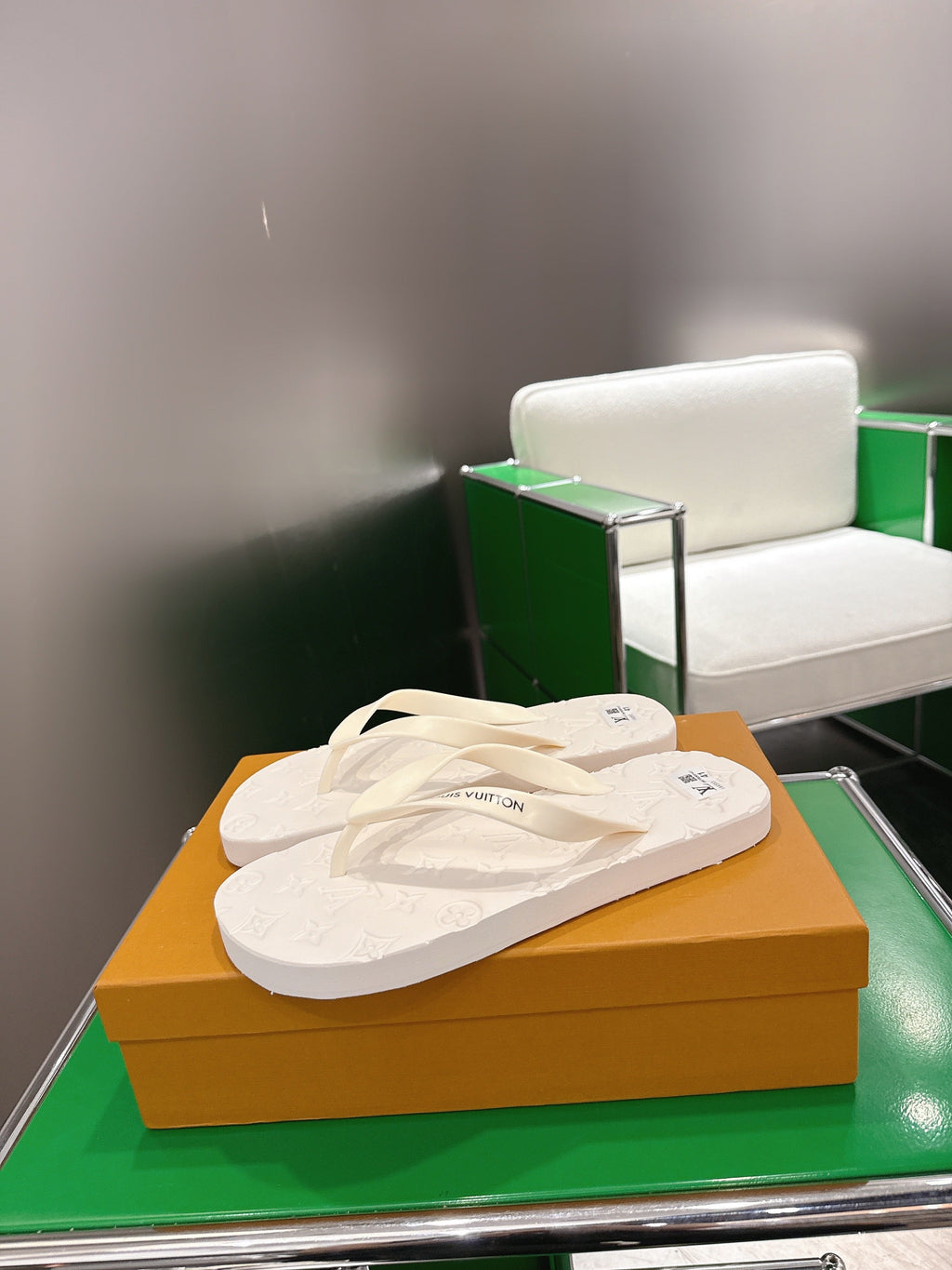 LV 26S THONG SANDALS IN WHITE EVA