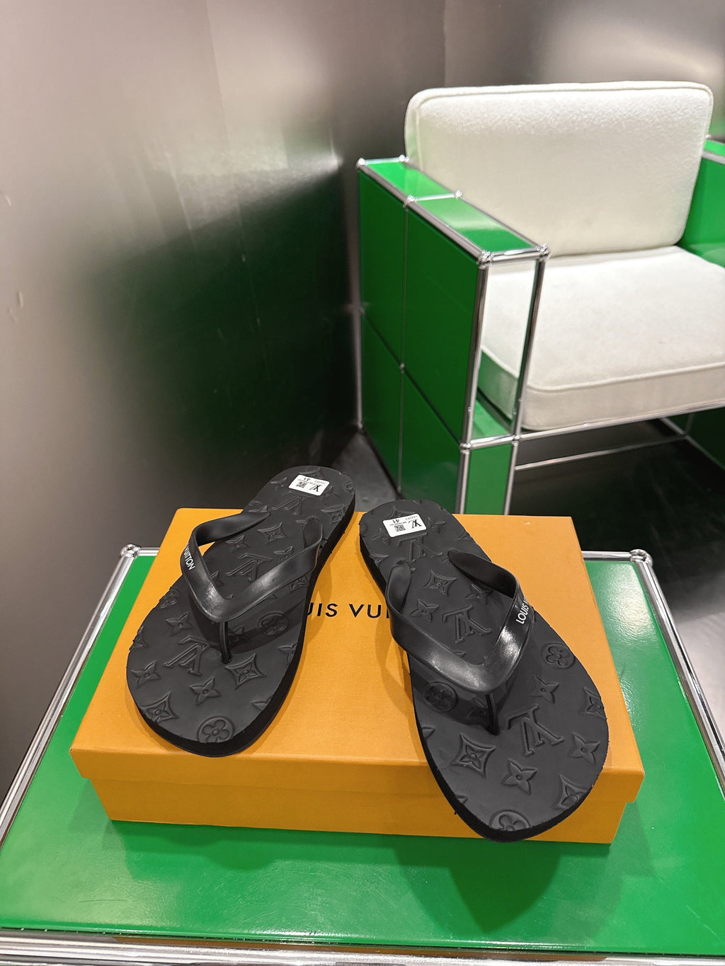 LV 26S THONG SANDALS IN BLACK EVA