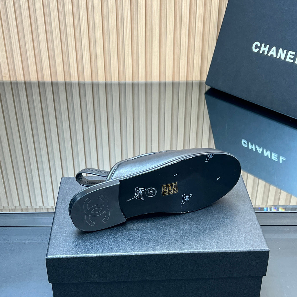 CHANEL 25S BACK STRAP MULE 15MM IN BLACK CALFSKIN GOLD HARDWARE