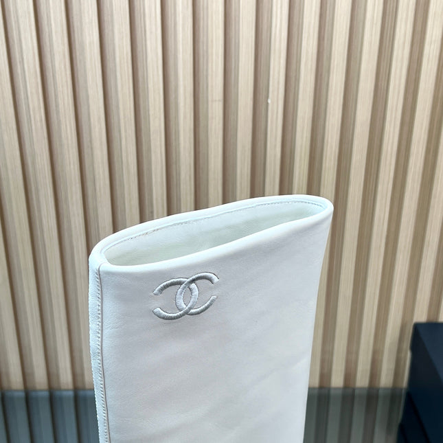 CHANEL 25S HIGH BOOTS 65MM IN WHITE CALFSKIN GOLD HARDWARE