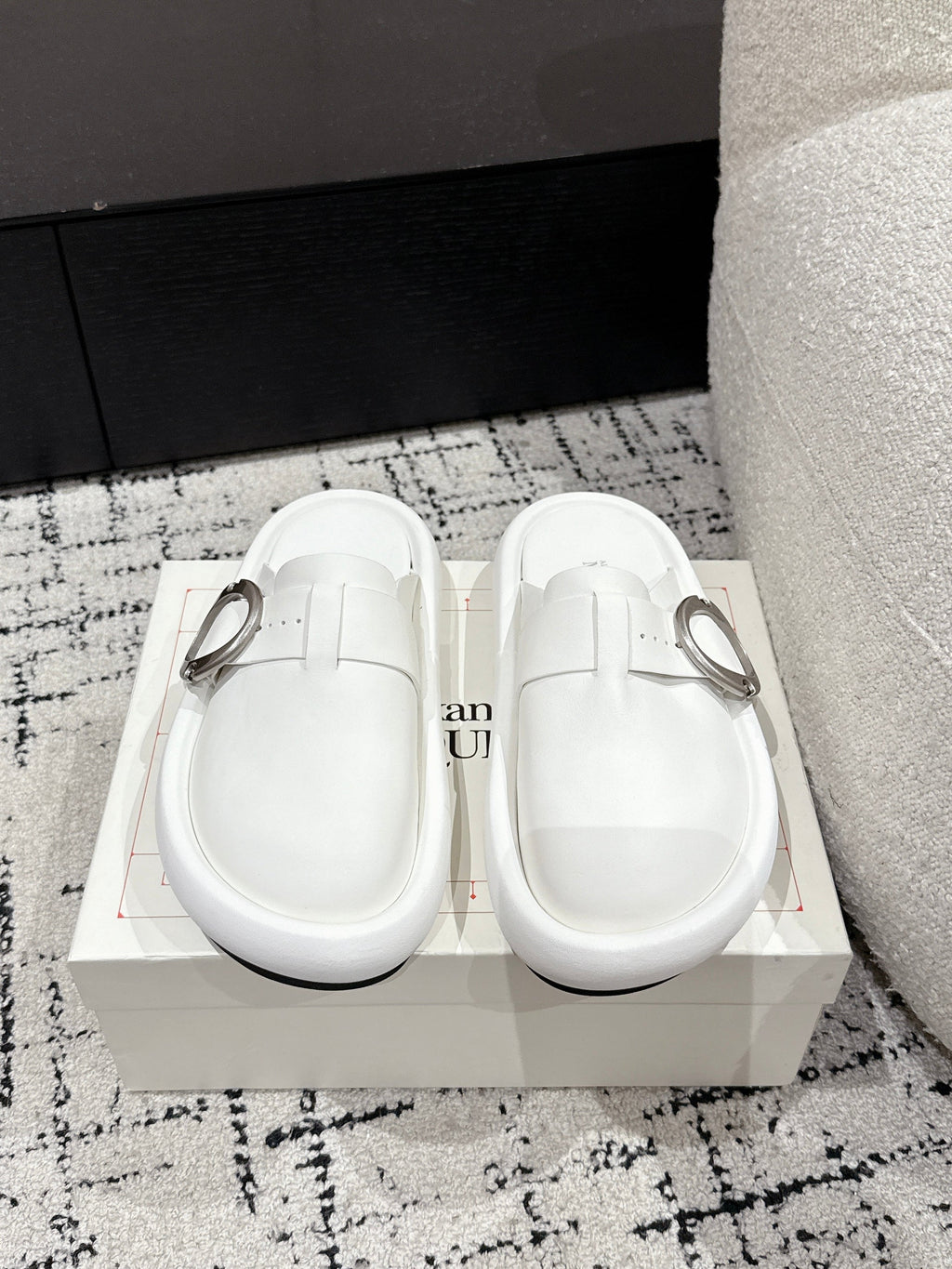 ARC CLOG MULES IN WHITE LAMBSKIN
