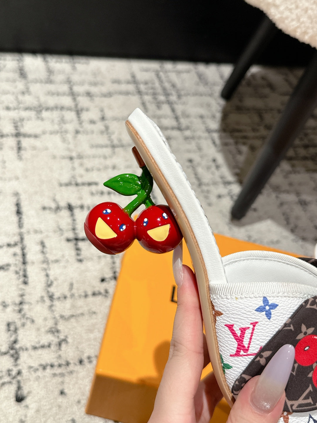 LV CHERRY HIGH HEELS 25S IN WHITE CALFSKIN WITH BOW STYLE 11