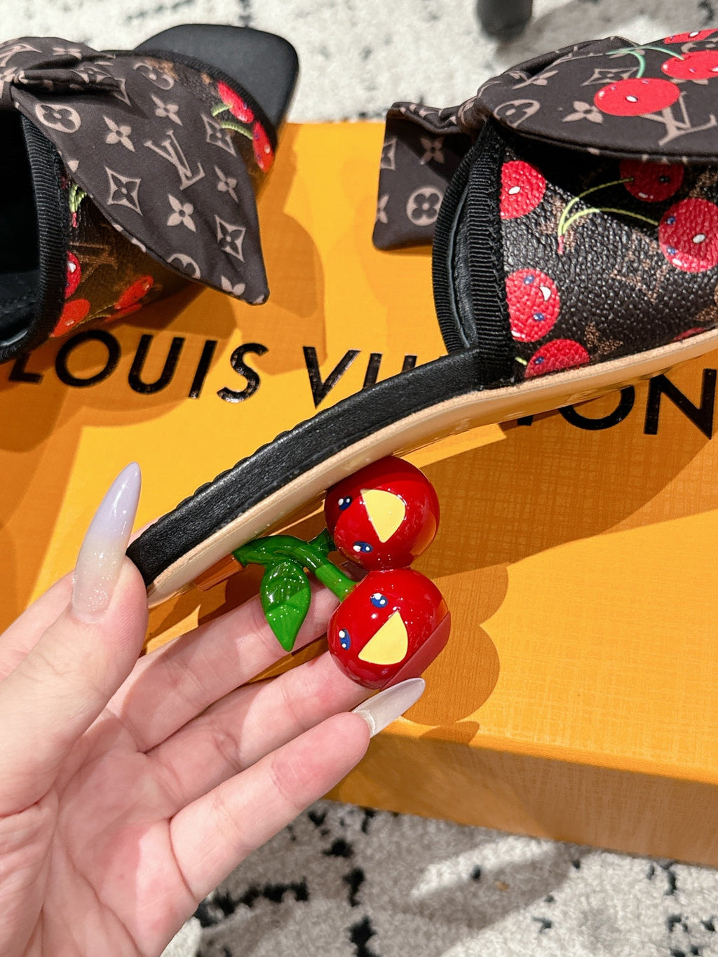 LV CHERRY HIGH HEELS 25S IN DARK BROWN AND BLACK CALFSKIN WITH BOW STYLE 10