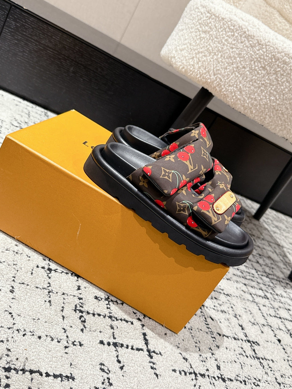 LV TWO-STRAP SLIDES 25S IN BROWN FABRIC AND BLACK CALFSKIN