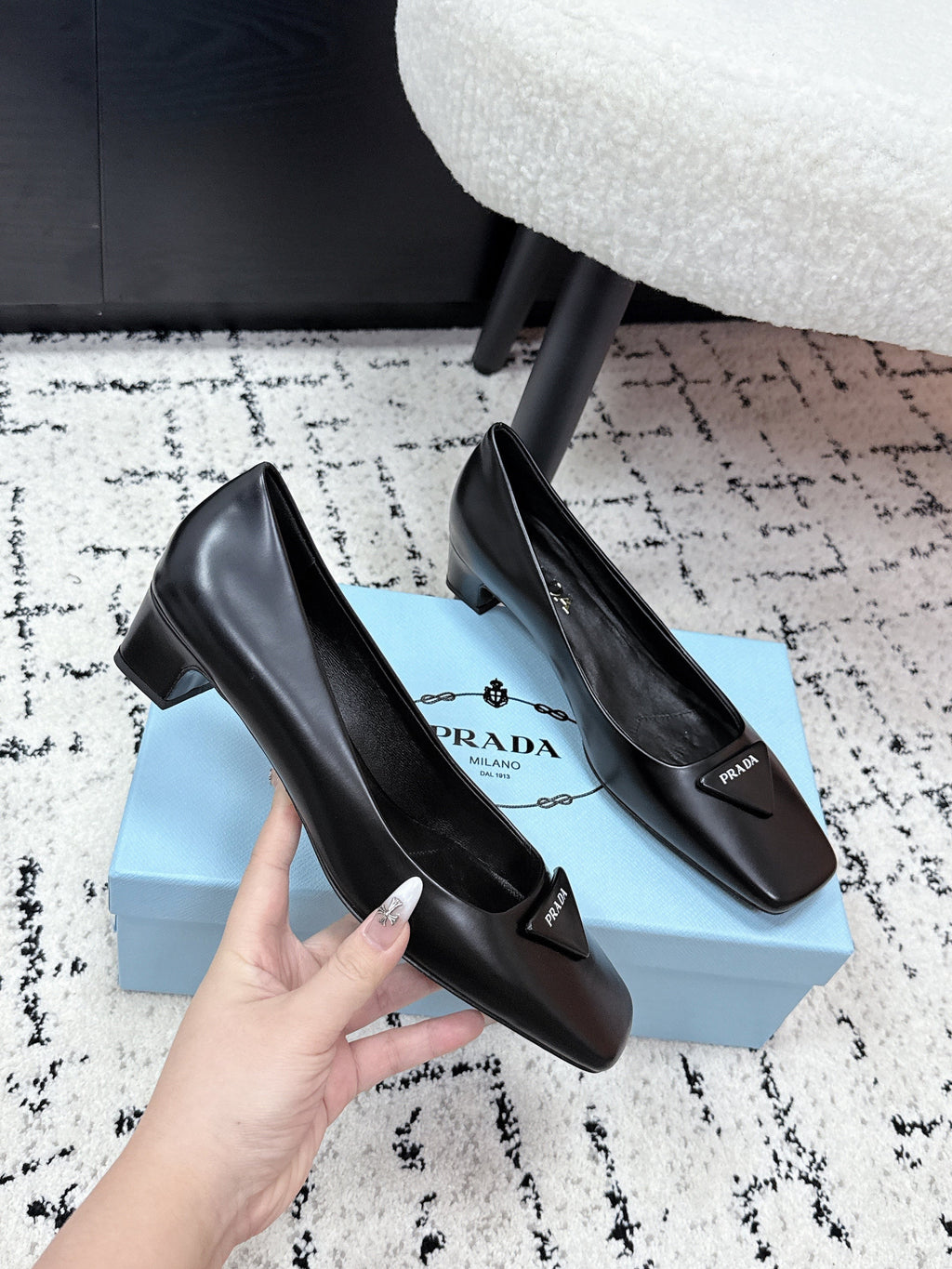 PRADA 26S SQUARE-TOE HIGH HEELS 35MM IN BLACK SHINY CALFSKIN WITH LOGO
