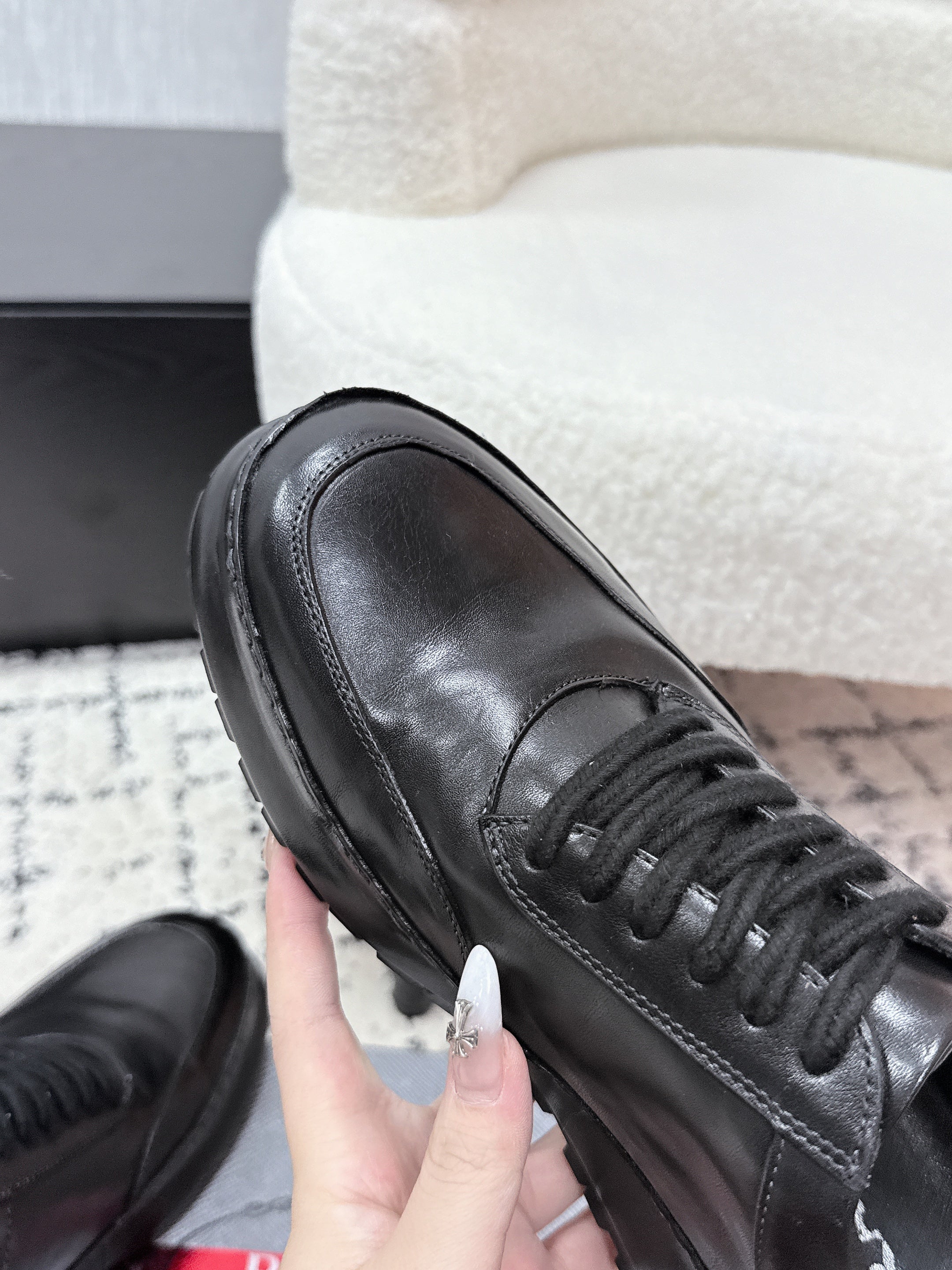PRADA 26S SNEAKERS IN BLACK SHINY CALFSKIN