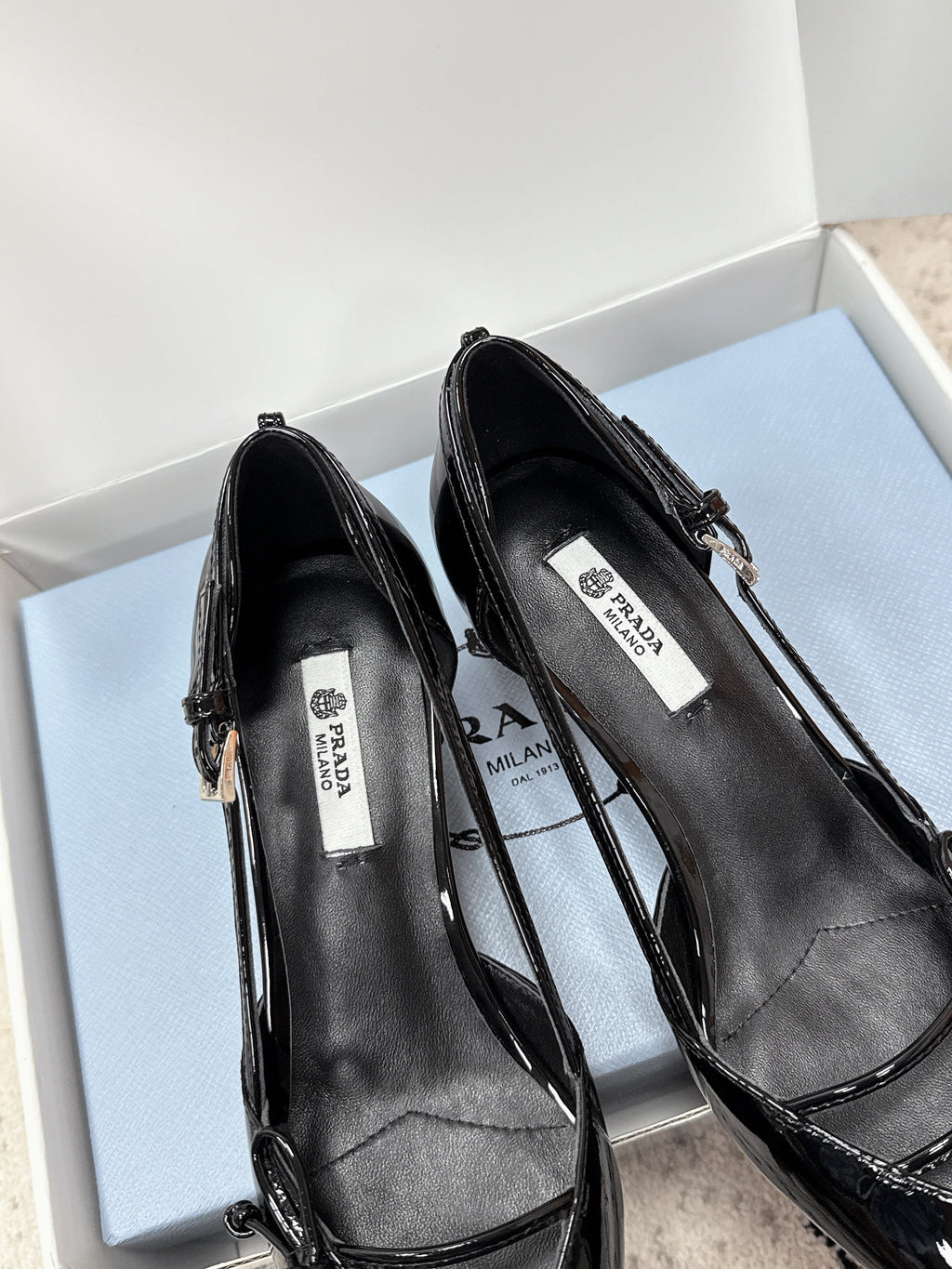 PRADA 26S POINTED-TOE HIGH HEELS 55MM IN BLACK PATENT CALFSKIN WITH BOW