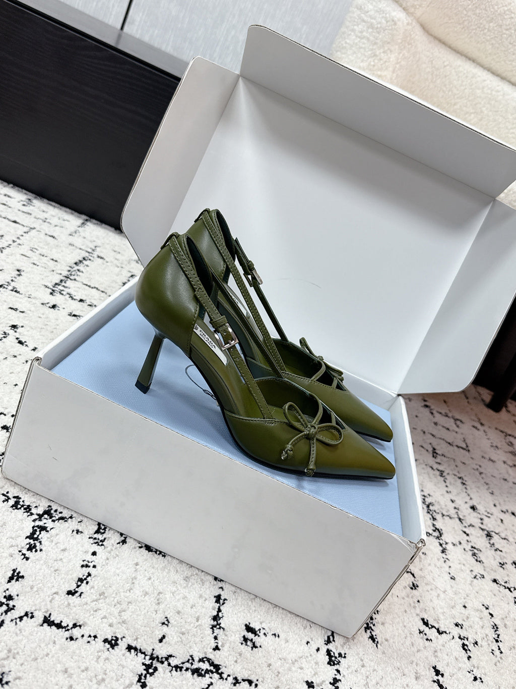 PRADA 26S POINTED-TOE HIGH HEELS 75MM IN DARK OLIVE GREEN CALFSKIN WITH BOW