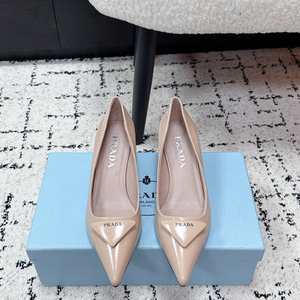 PRADA 26S POINTED-TOE HIGH HEELS 60MM IN BEIGE PATENT CALFSKIN WITH LOGO