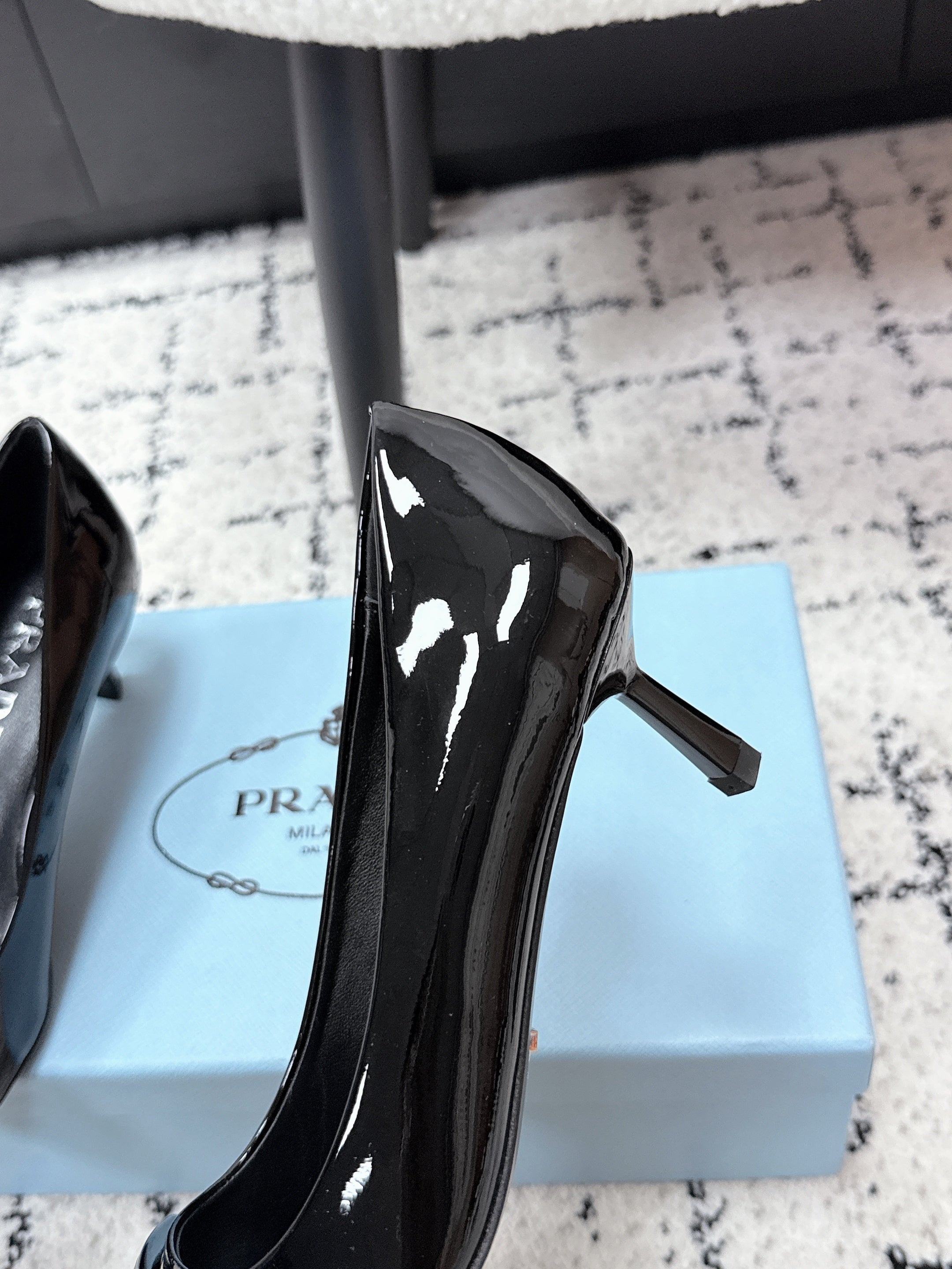 PRADA 26S POINTED-TOE HIGH HEELS 60MM IN BLACK PATENT CALFSKIN WITH LOGO